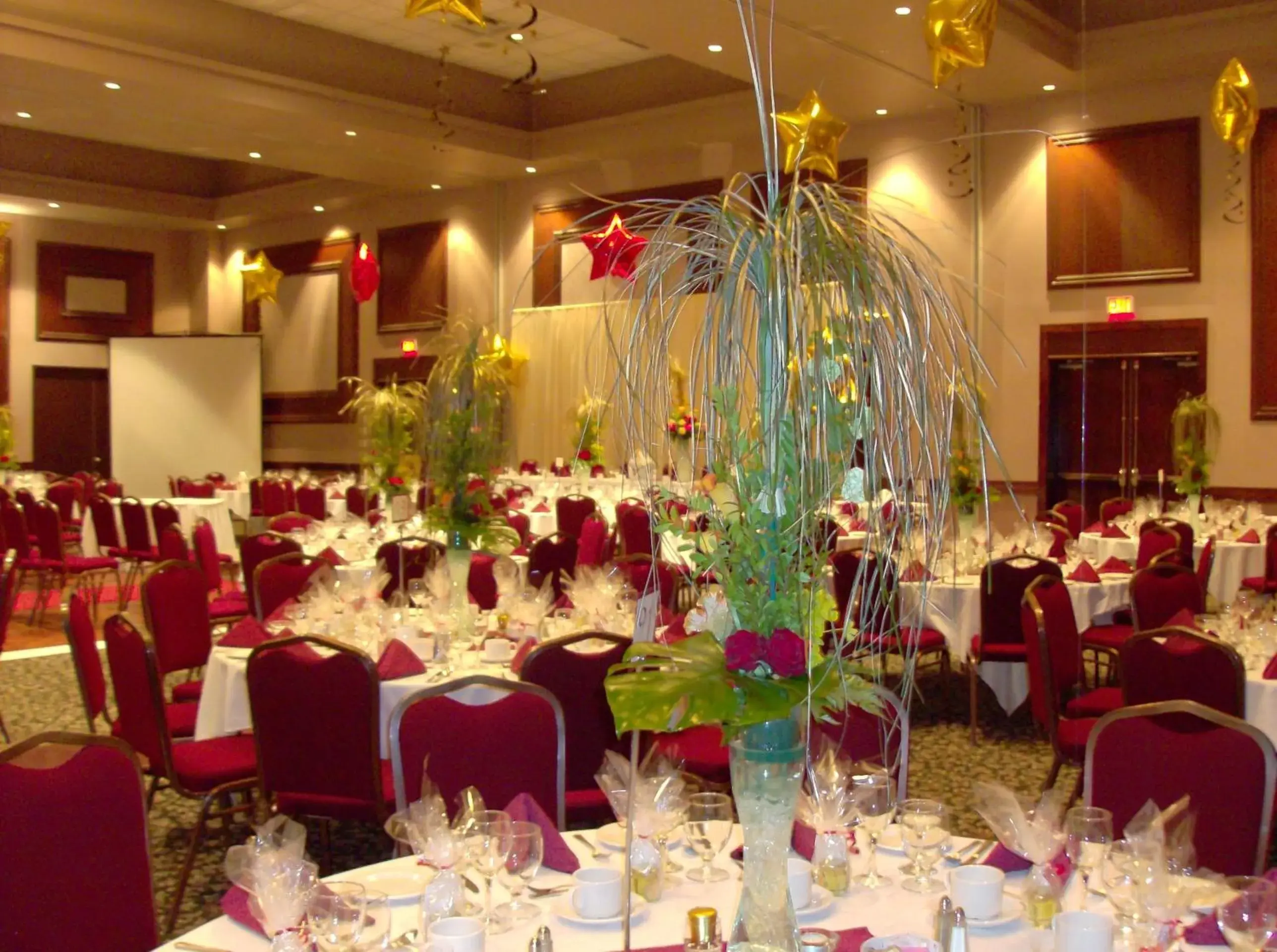 Banquet/Function facilities, Restaurant/Places to Eat in Executive Hotel Vancouver Airport