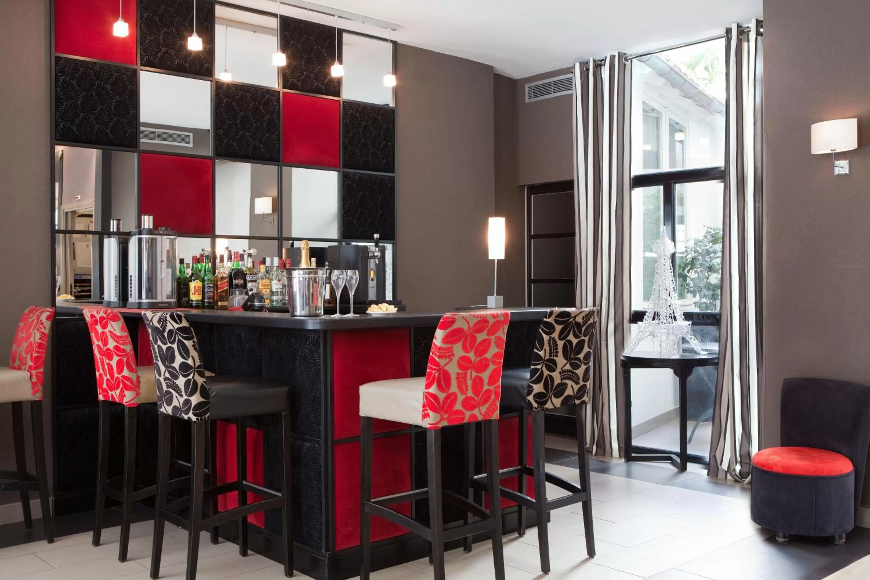 Lounge or bar in Hotel Eiffel Seine