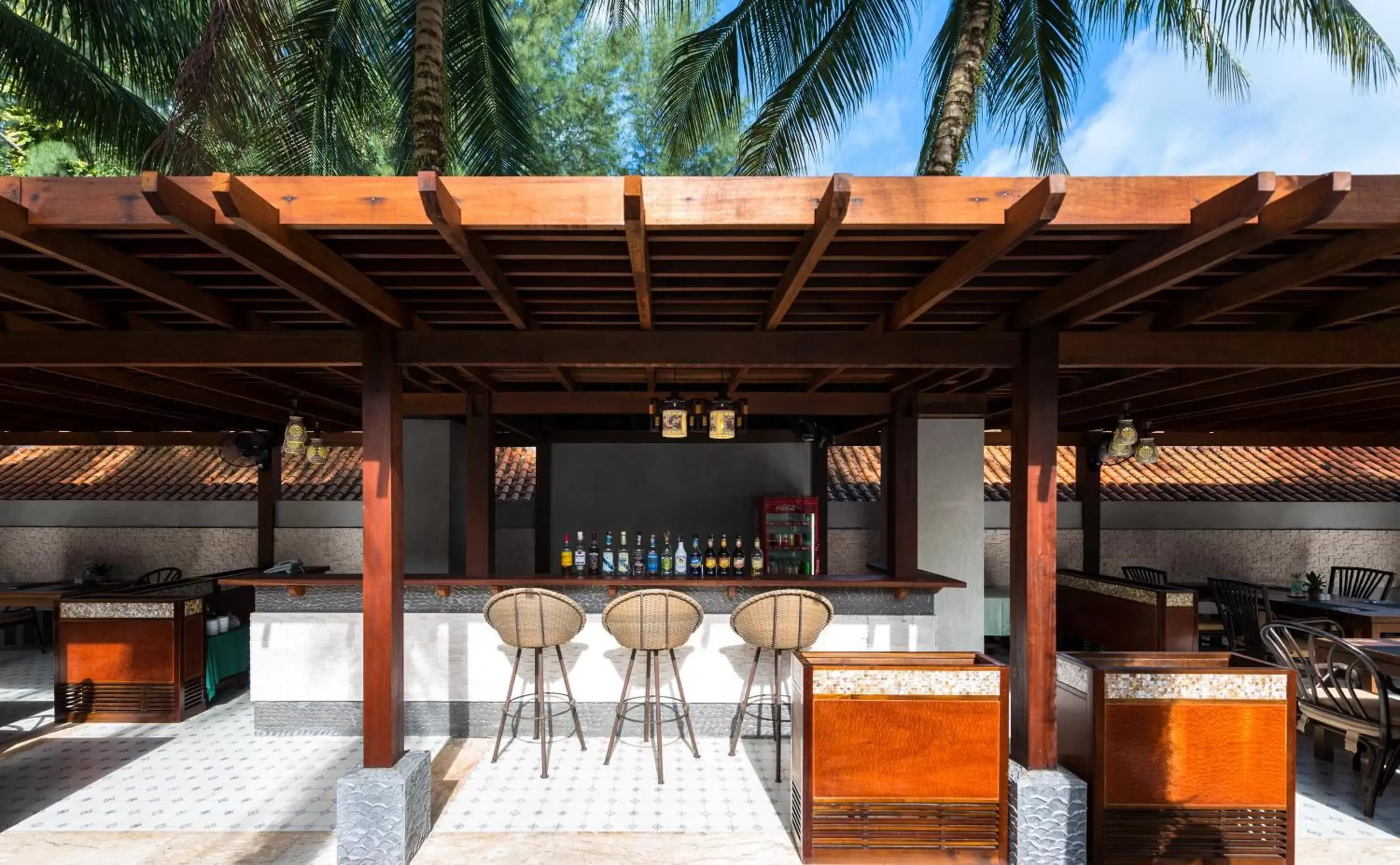 Lounge or bar in Khaolak Oriental Resort - Adult Only