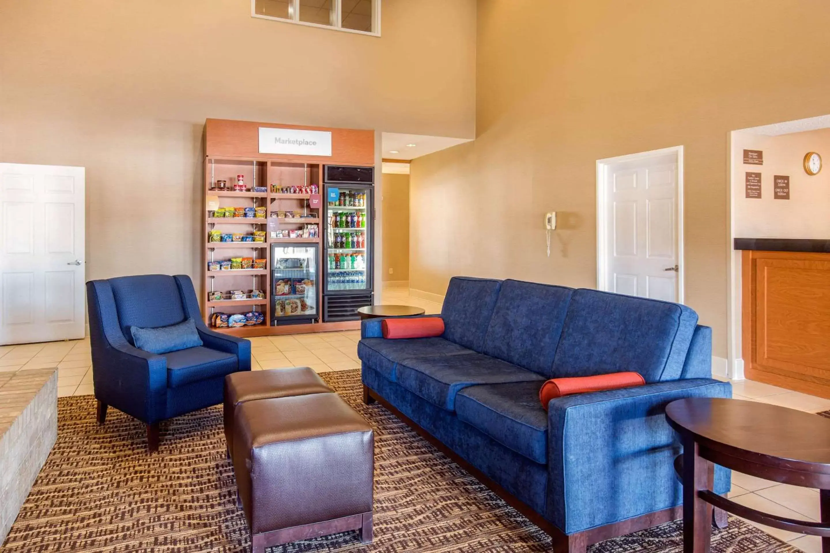 Lobby or reception, Seating Area in Comfort Suites Normal University area