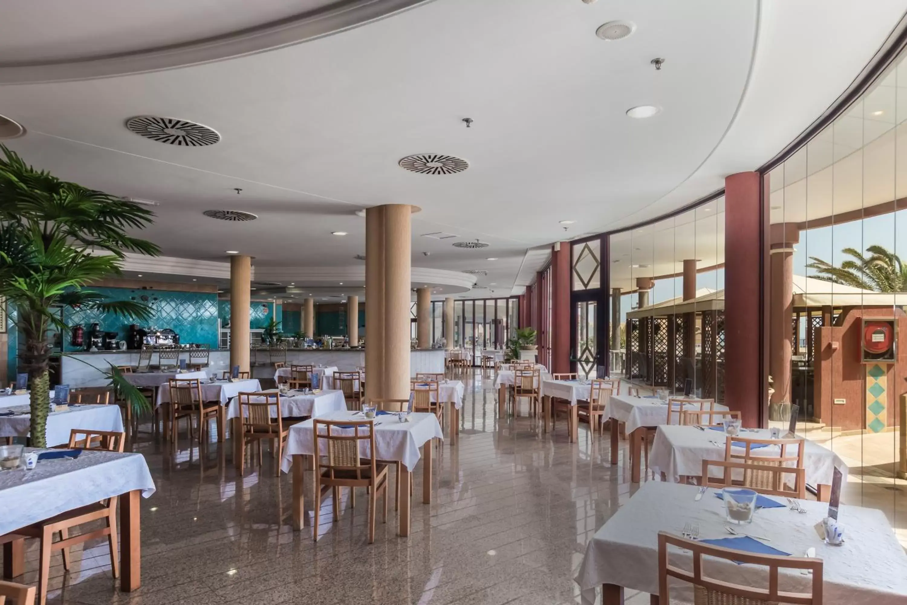 Restaurant/Places to Eat in Hotel Esmeralda Maris by LIVVO