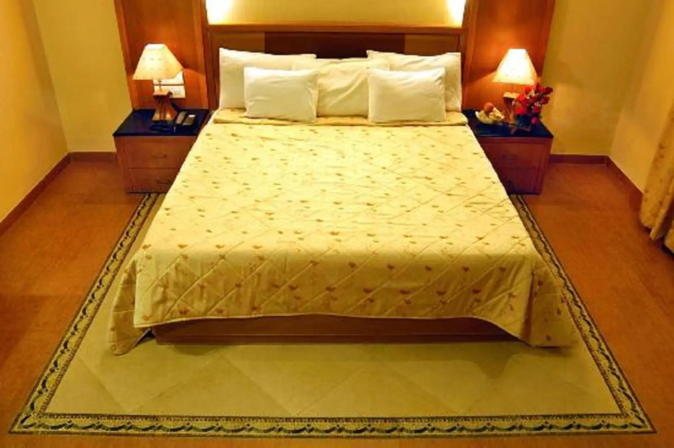 Bed in Hotel Roopa