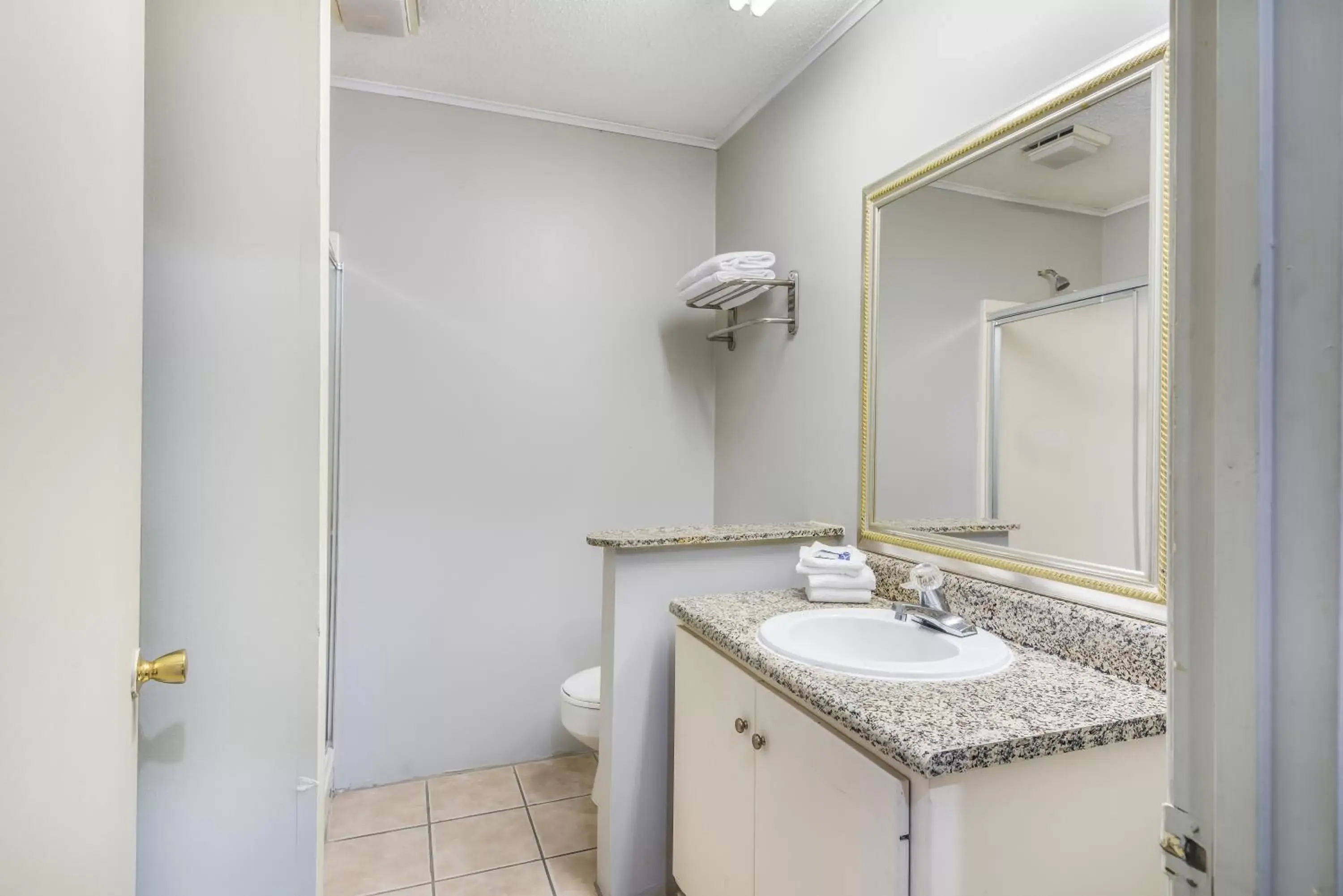 Bathroom in Americas Best Value Inn Arkadelphia