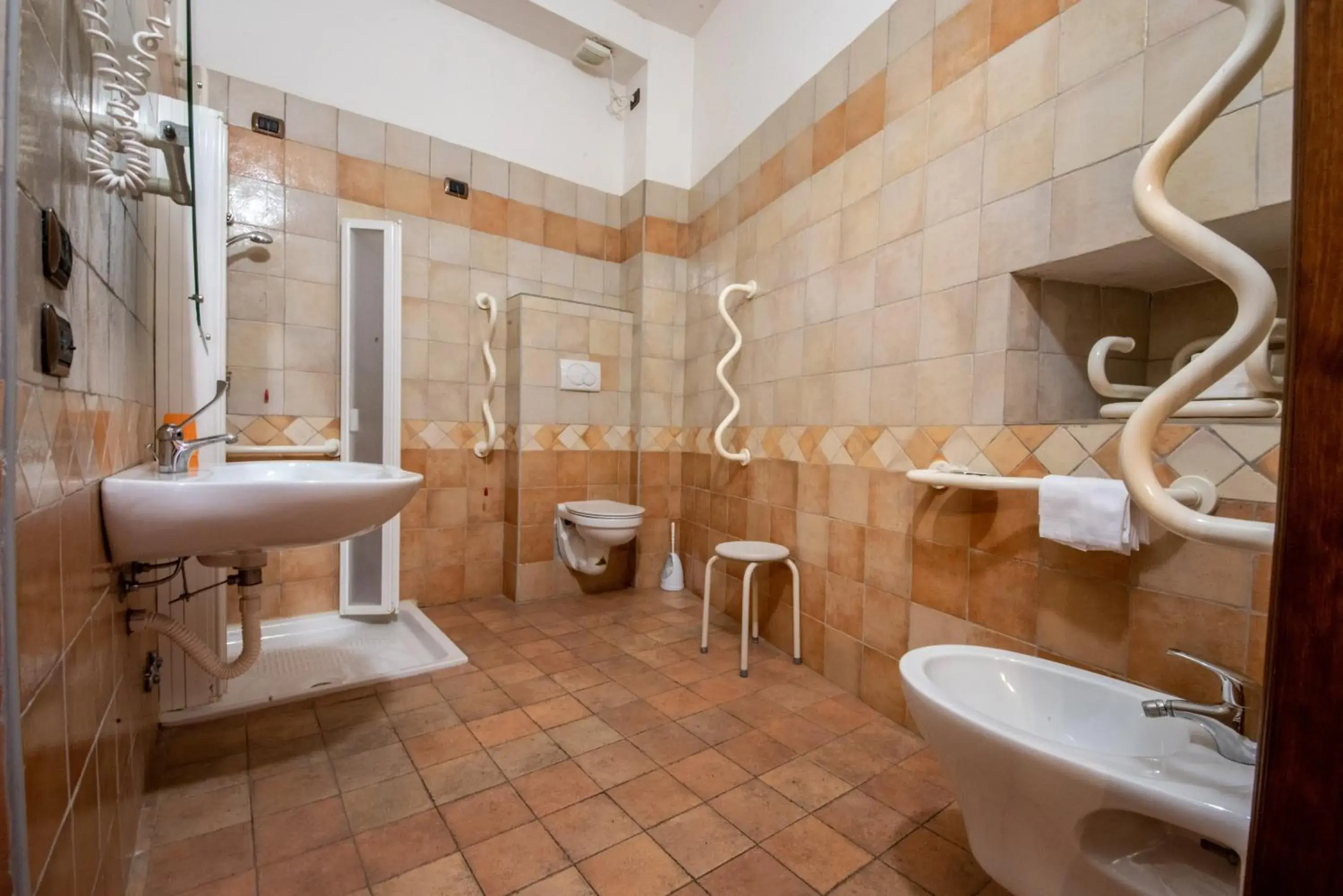 Shower, Bathroom in Hotel Sole