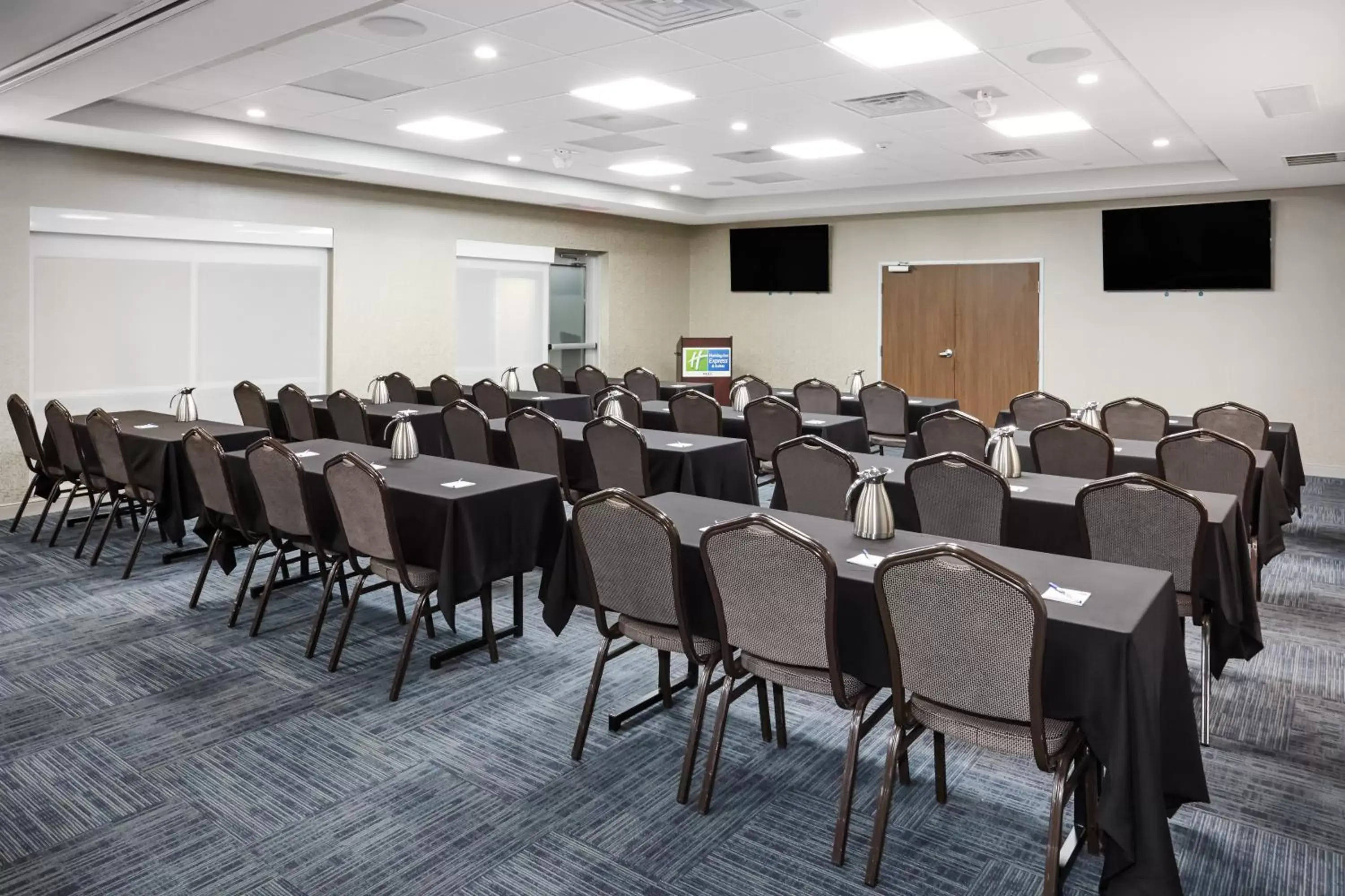 Meeting/conference room in Holiday Inn Express & Suites Chicago North Shore - Niles, an IHG Hotel