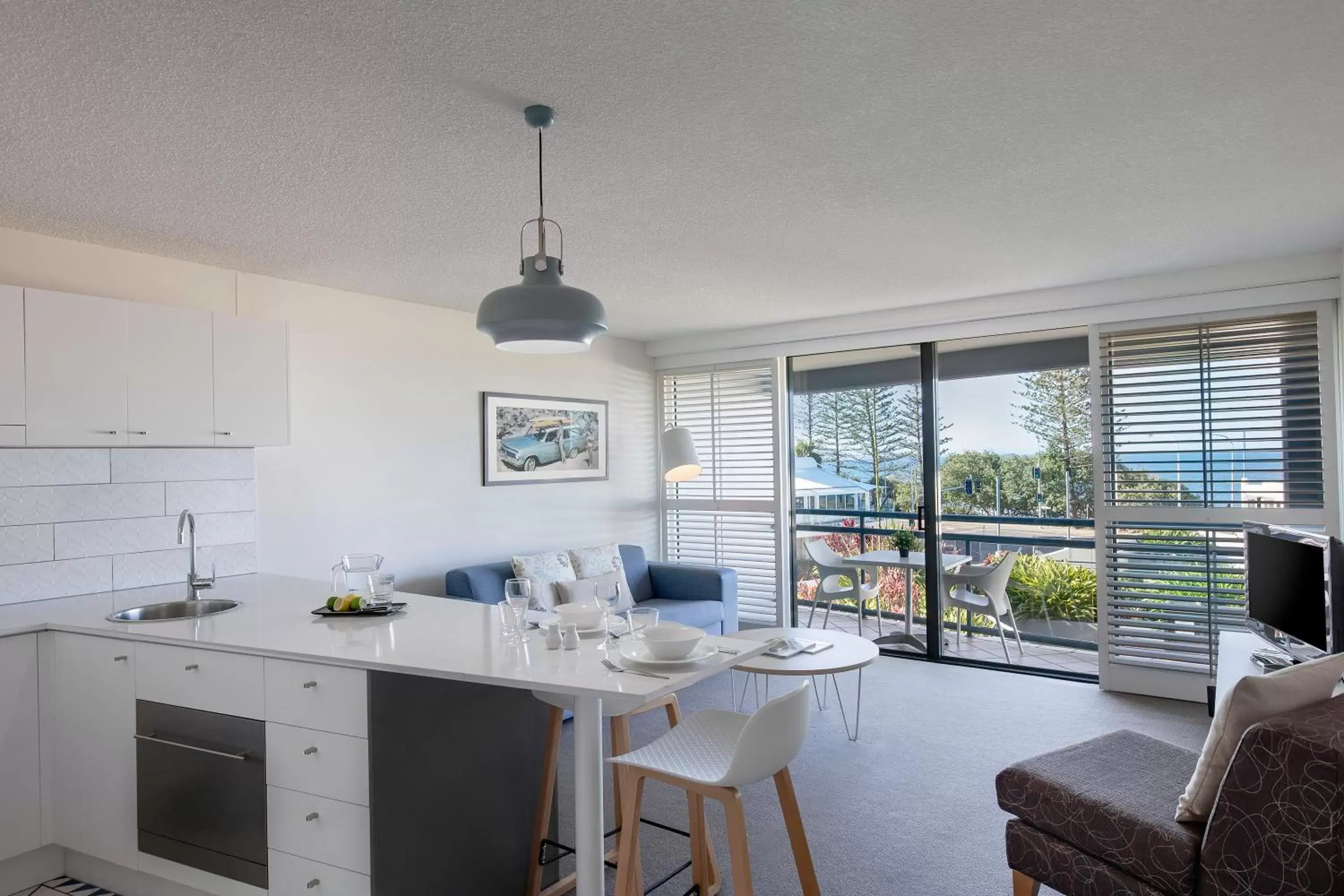 Kitchen or kitchenette, Dining Area in Mantra Mooloolaba Beach