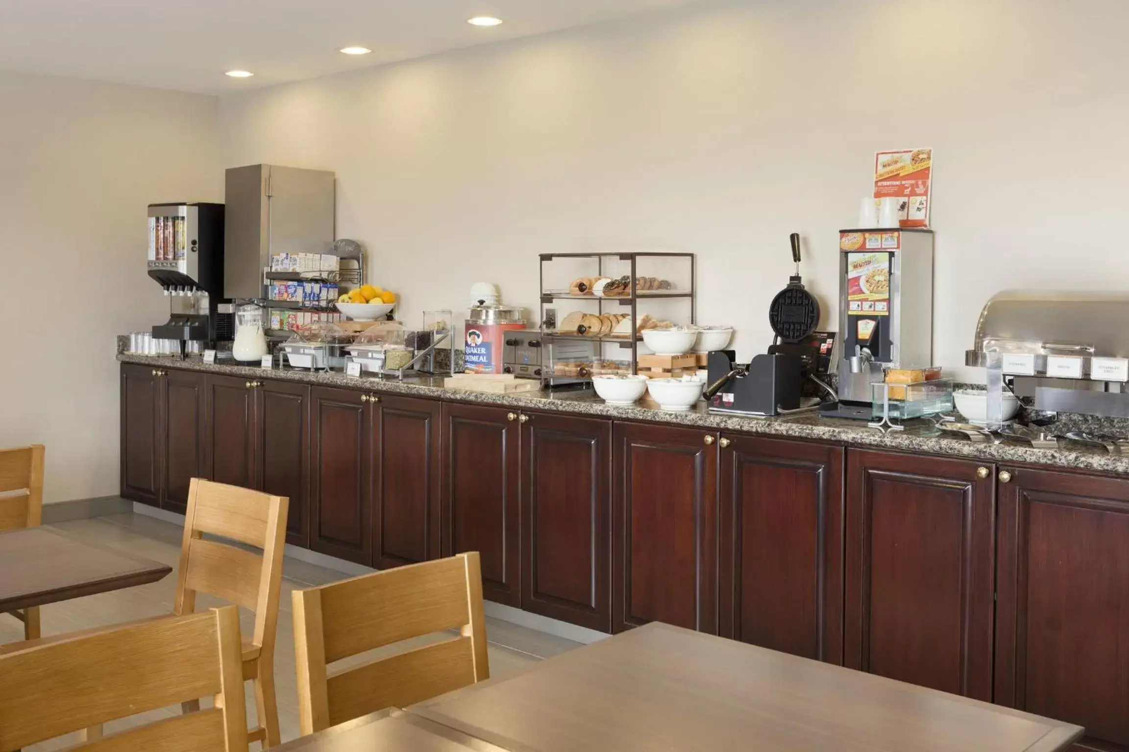 Food and drinks, Restaurant/Places to Eat in Country Inn & Suites by Radisson, Harrisonburg, VA