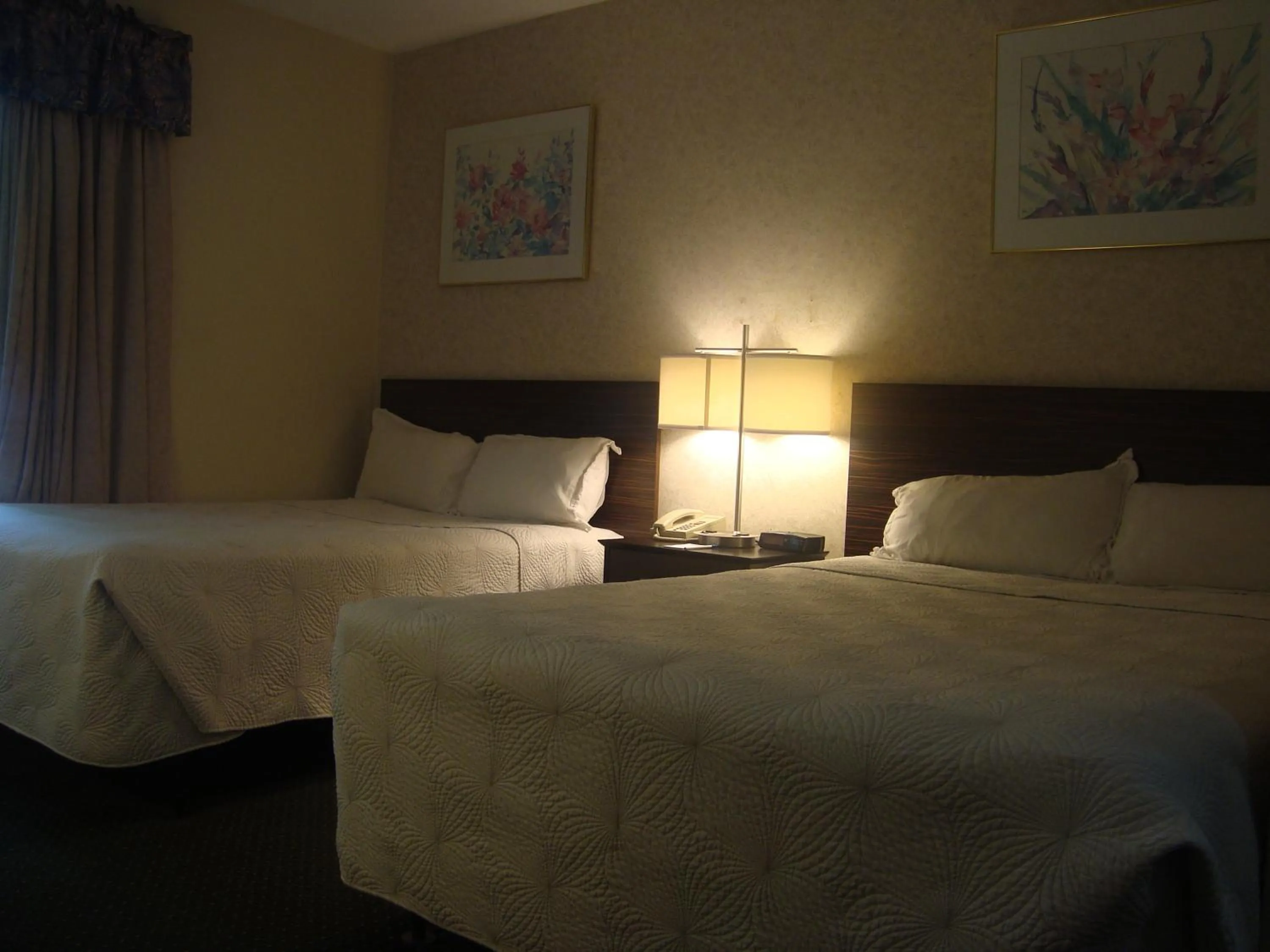 Deluxe Room with Two Double Beds - Non-Smoking  in Travelodge by Wyndham Bracebridge