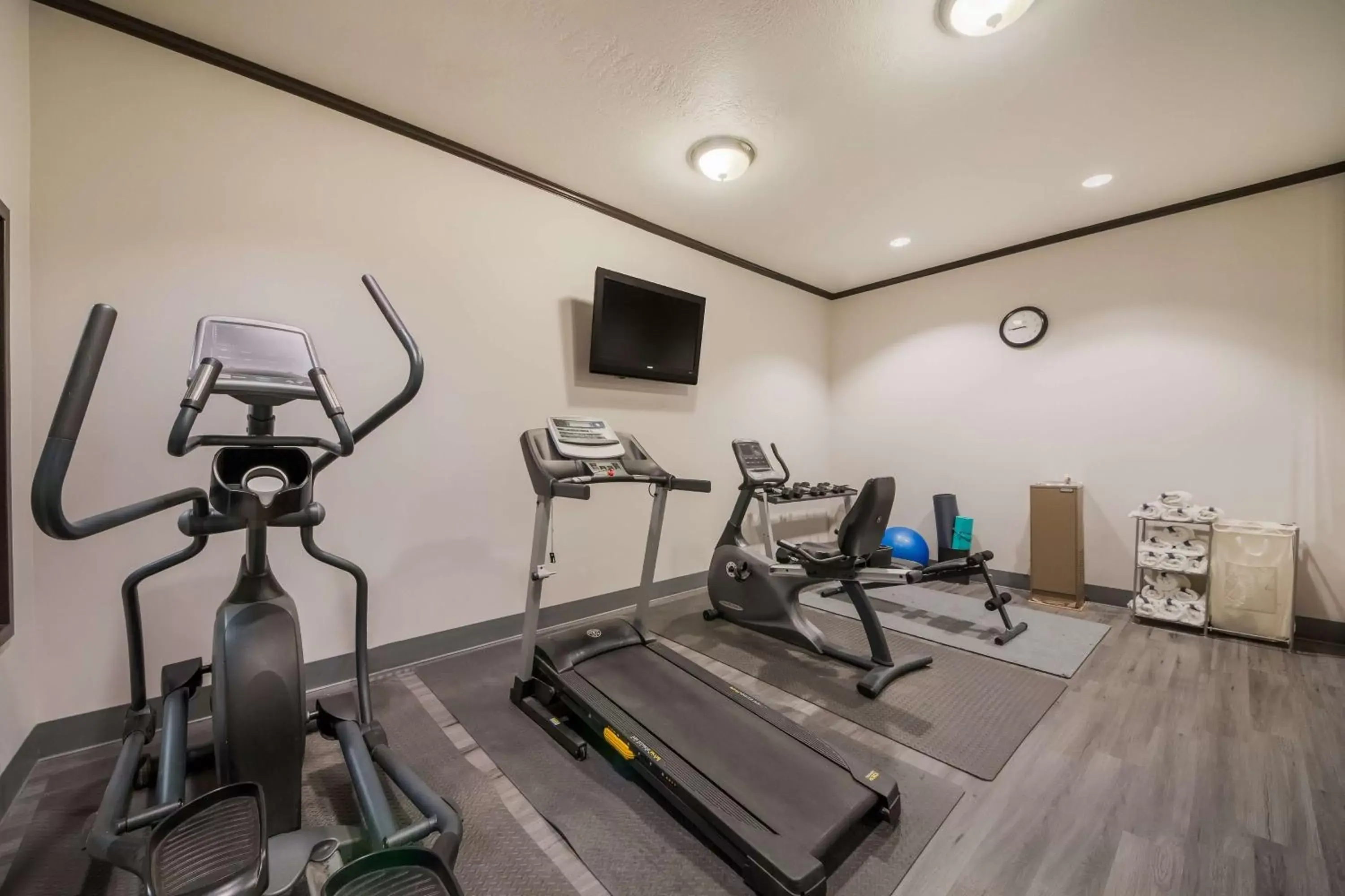 Fitness centre/facilities, Fitness Center/Facilities in SureStay Plus Hotel by Best Western Near SeaWorld San Antonio