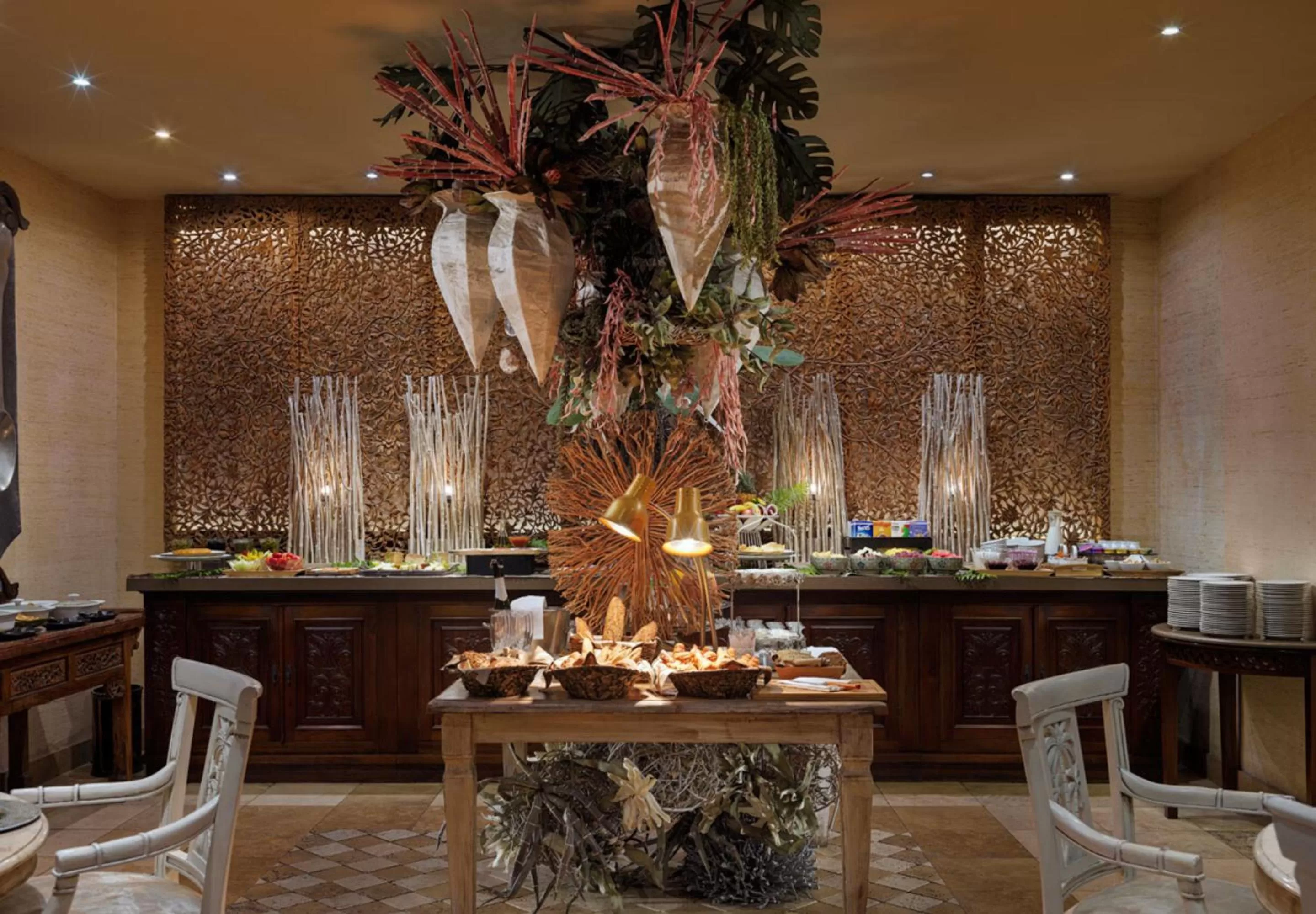 Restaurant/places to eat in Royal Garden Villas, Luxury Hotel