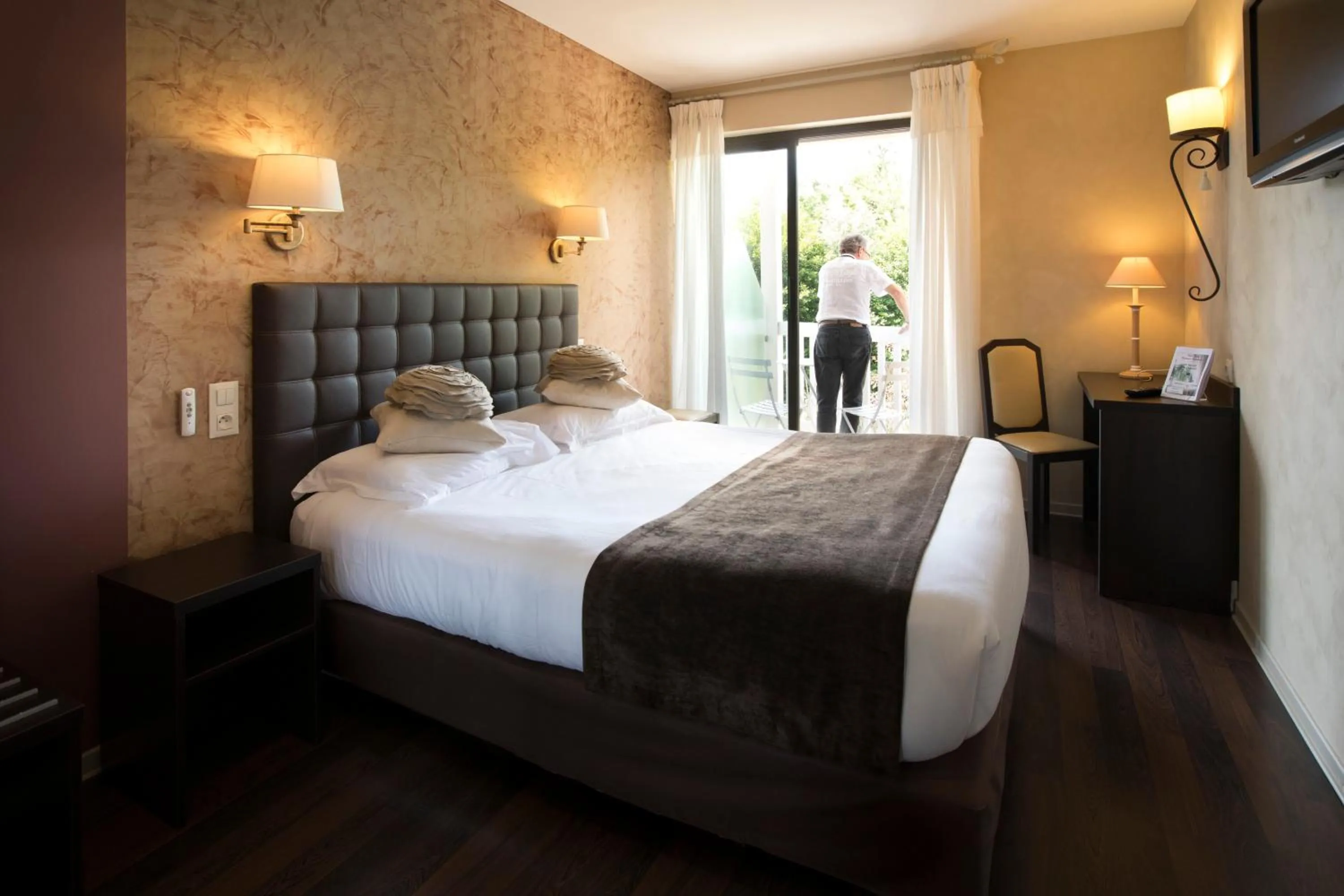 Bed in Logis Hotel - Restaurant - Spa - Le Relais de Farrou
