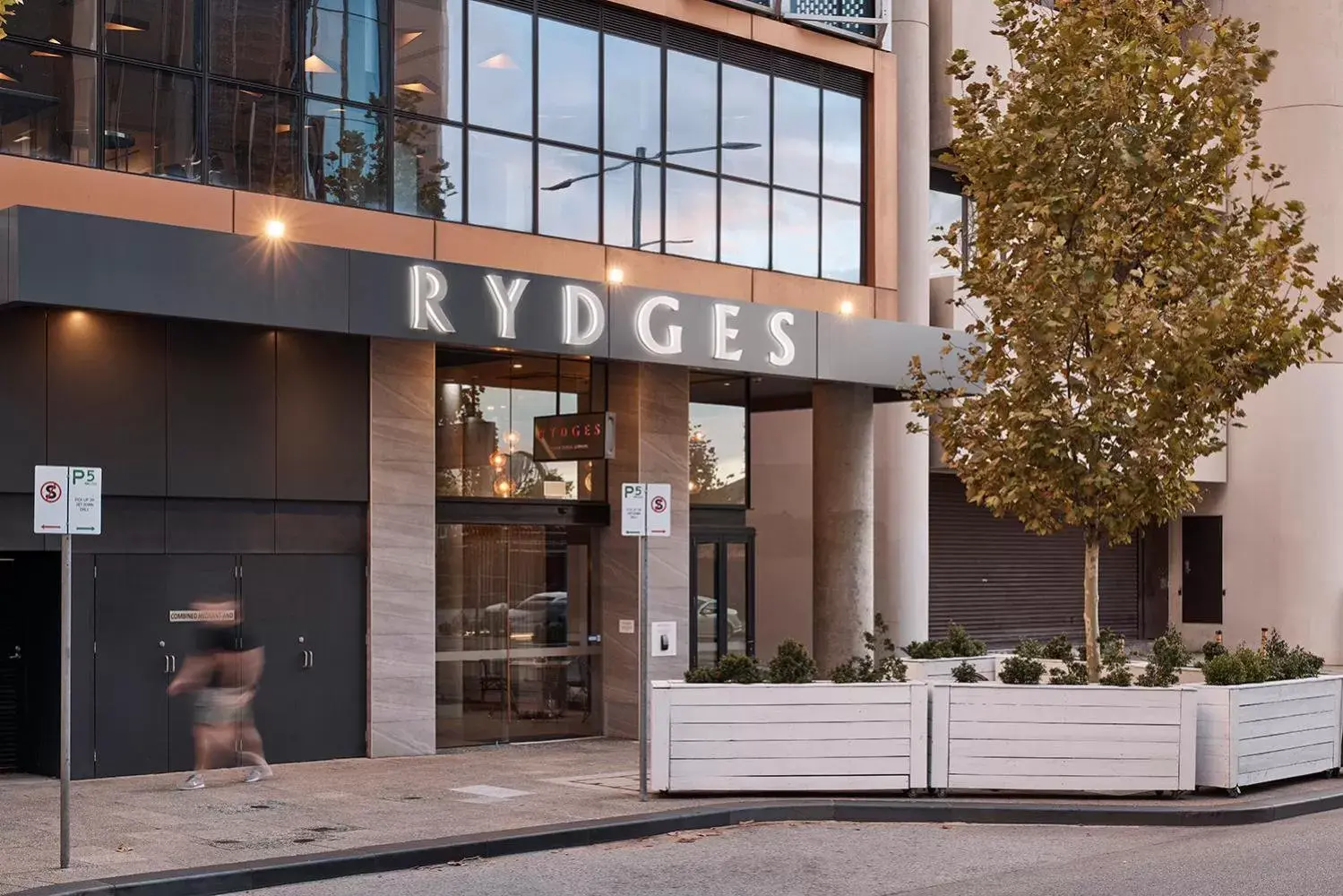 Property building in Rydges Perth Kings Square