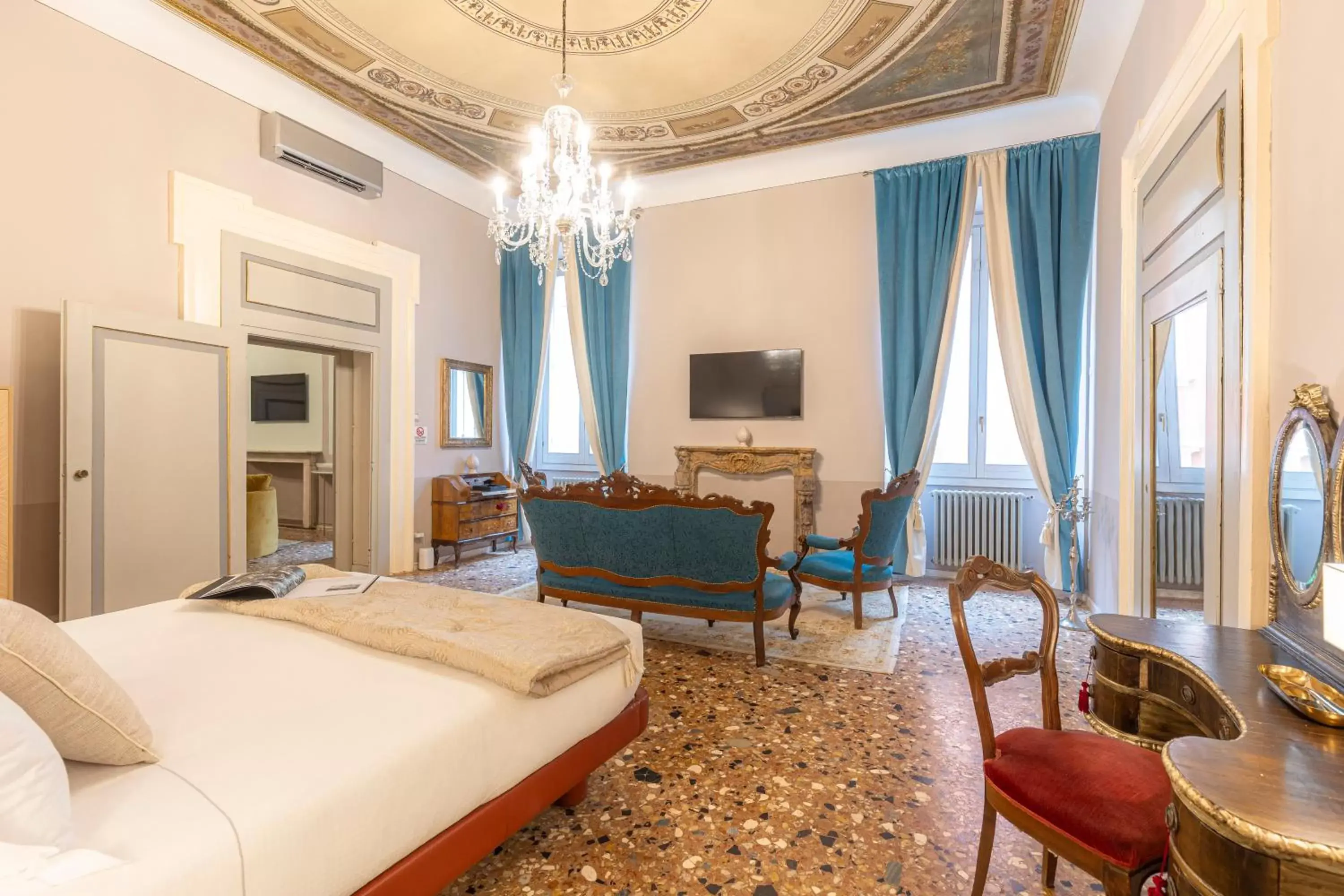 Bed, Seating Area in Corte Realdi - Palazzo Camozzini