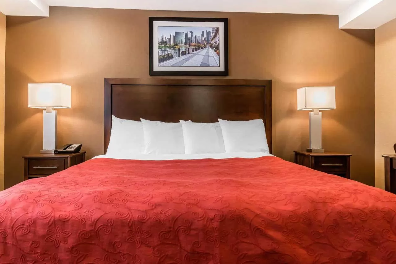 Bed in Rodeway Inn Chicago/Evanston