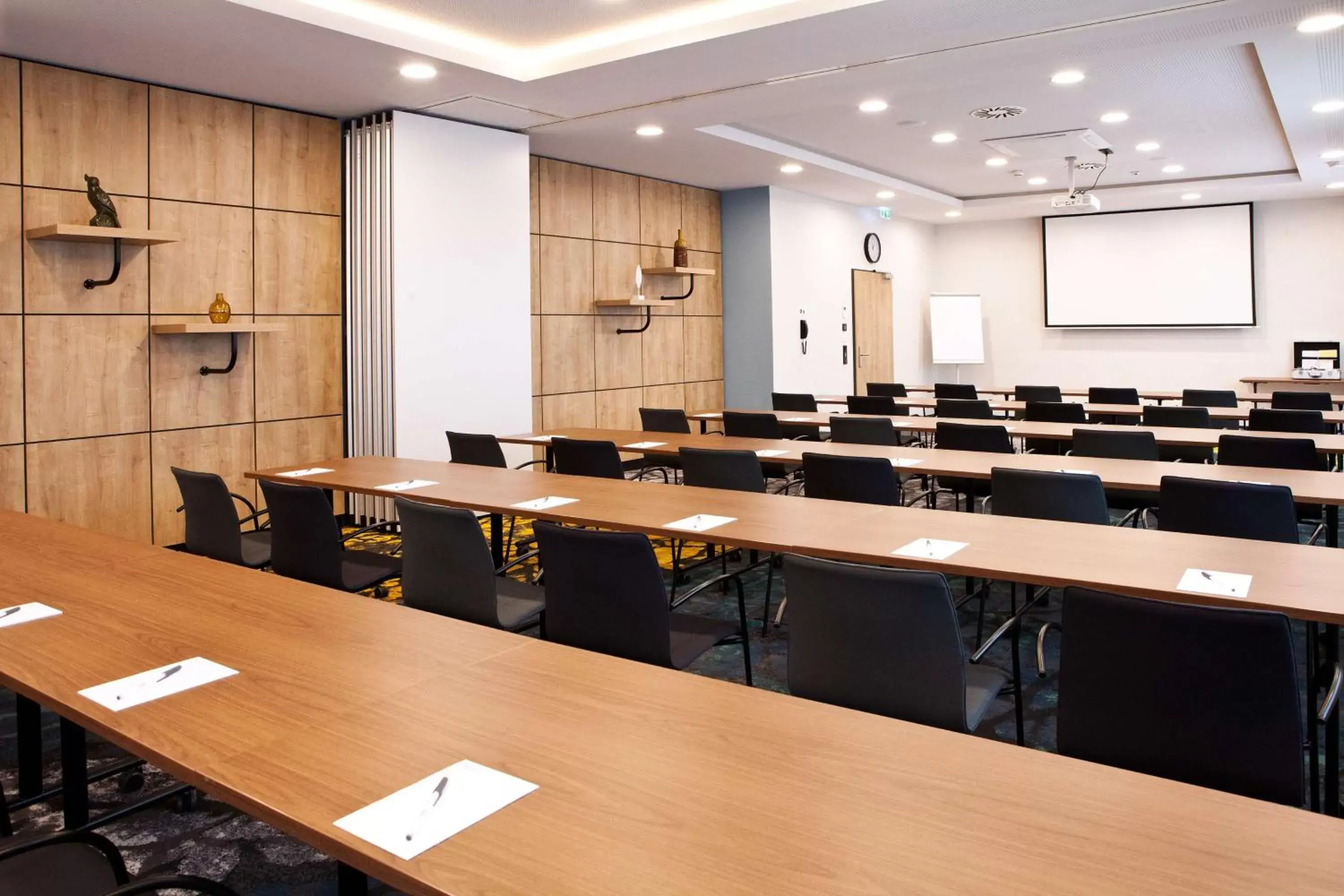 Meeting/conference room in Hilton Garden Inn Munich Messe