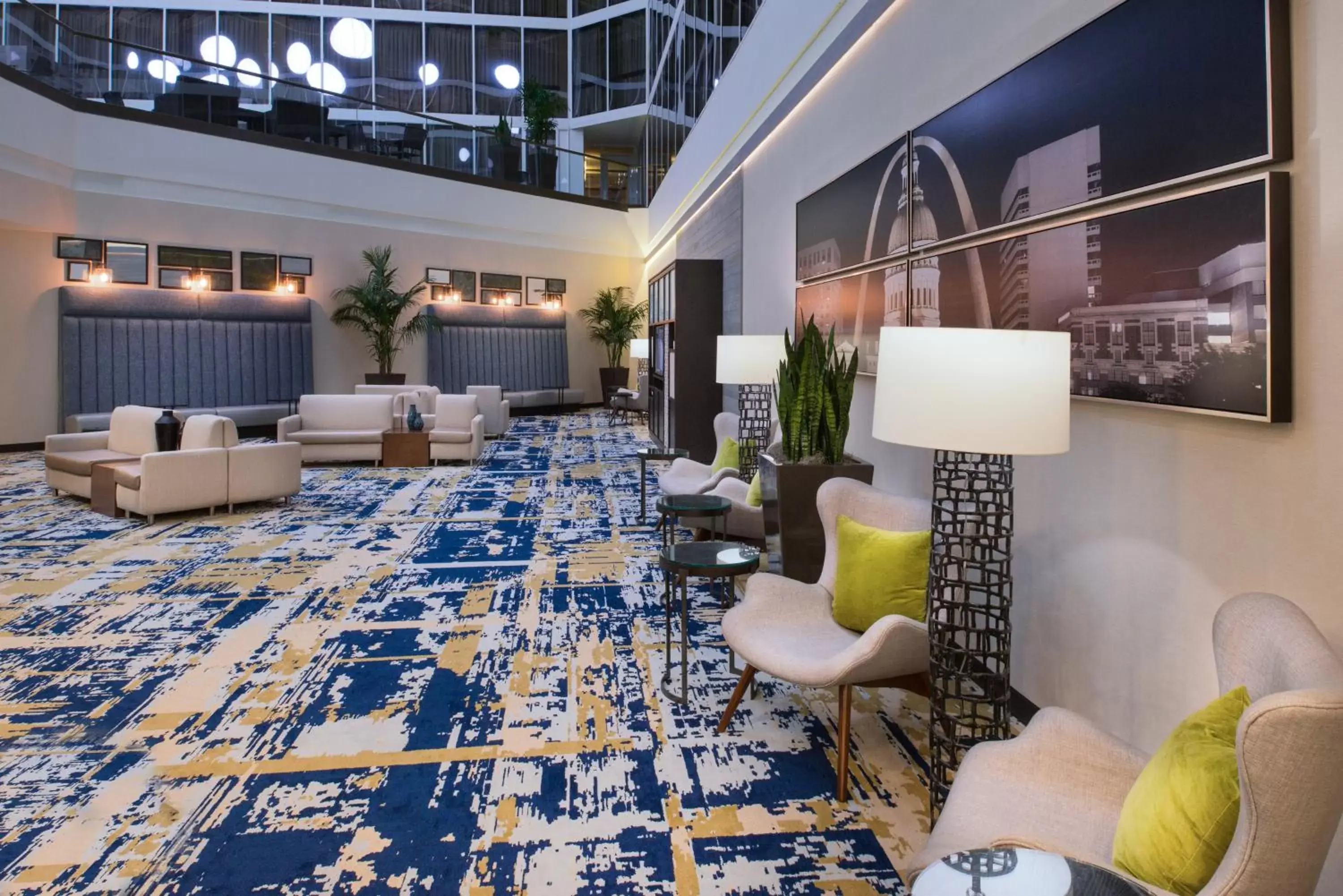 Property building, Lobby/Reception in Holiday Inn St Louis Downtown/Convention Center, an IHG Hotel