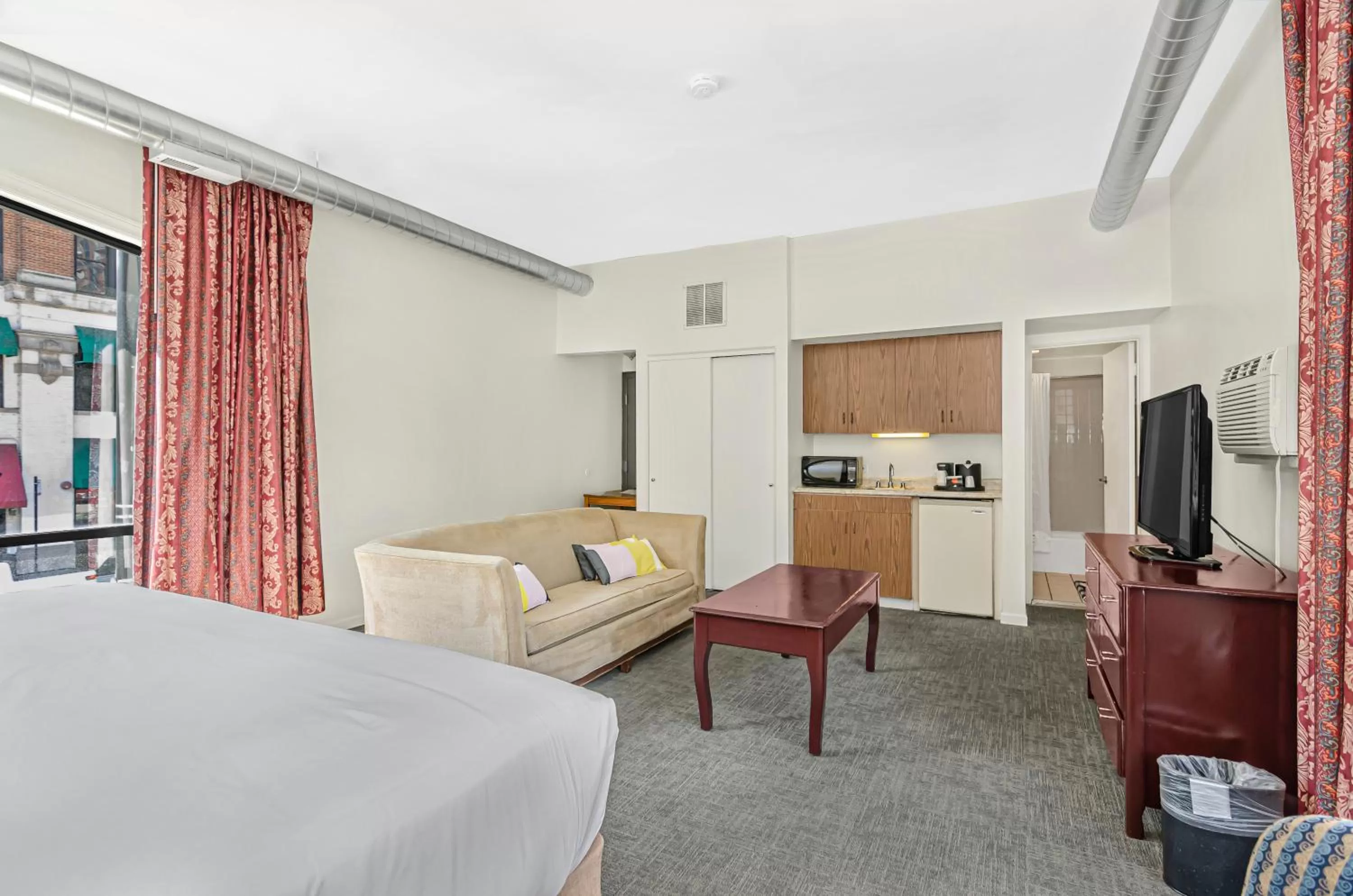 Bedroom, Bed in Ohio House Motel