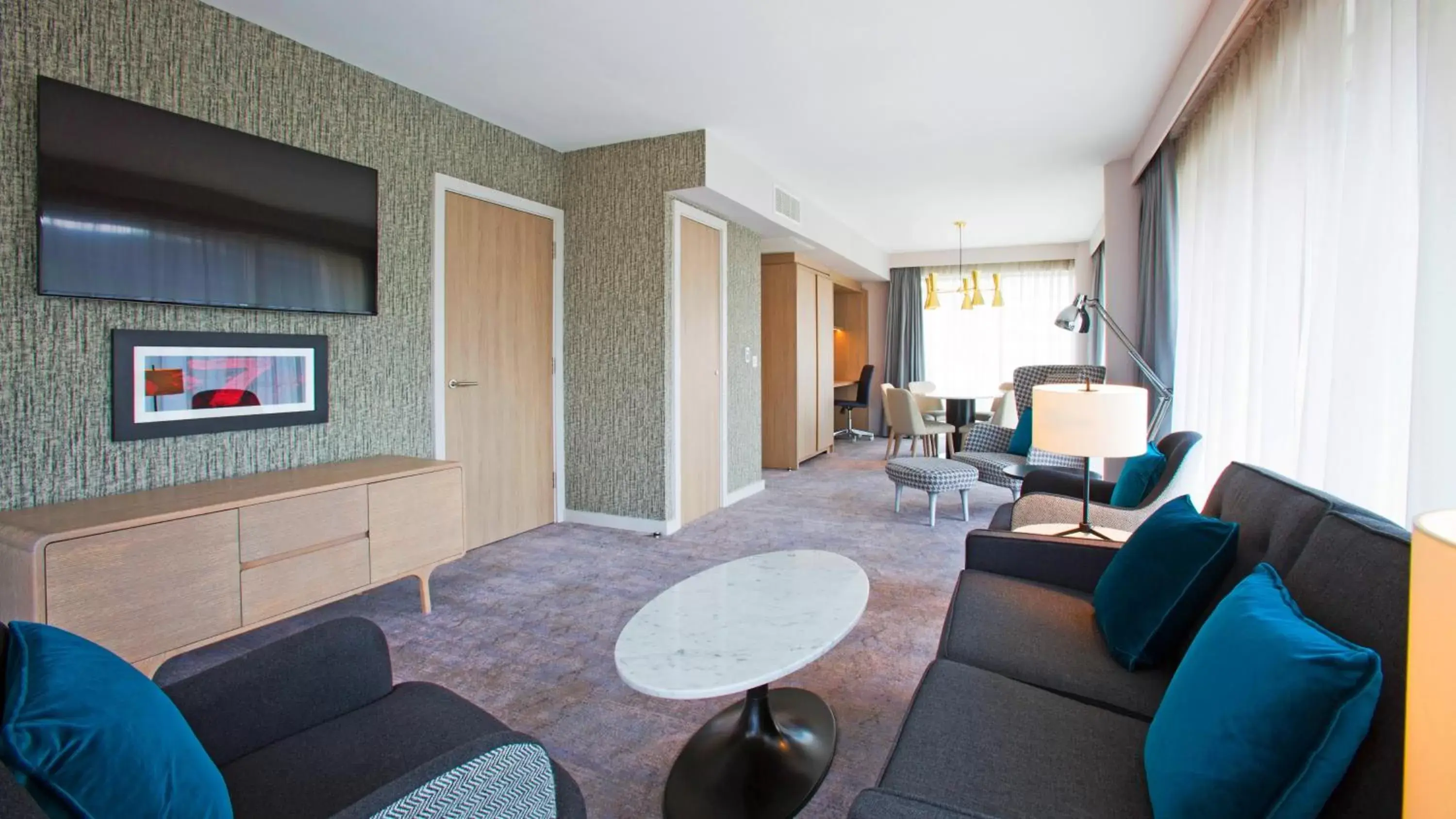 Photo of the whole room, Seating Area in Holiday Inn Manchester - City Centre, an IHG Hotel