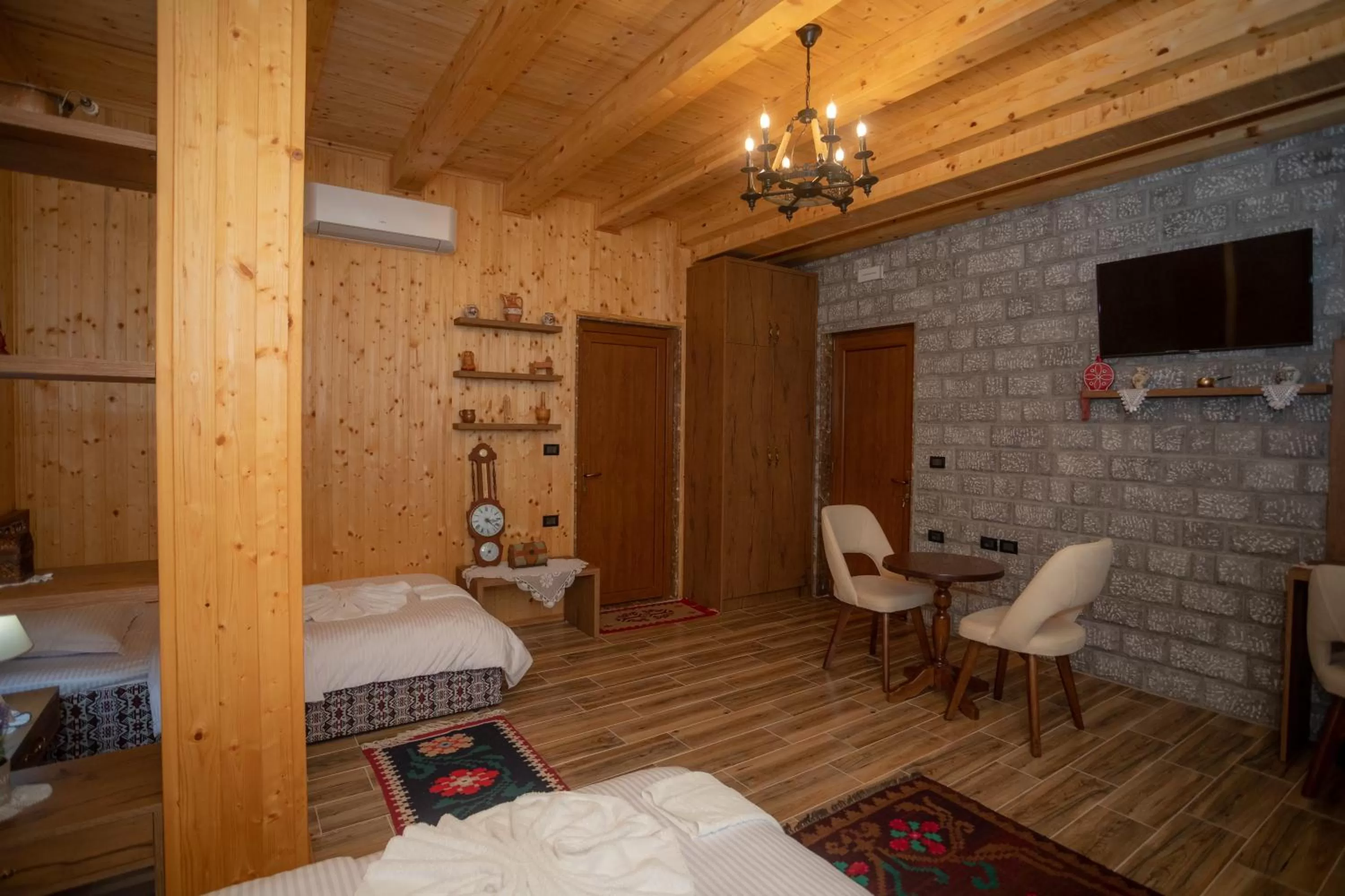 TV and multimedia, TV/Entertainment Center in OLD HOUSE