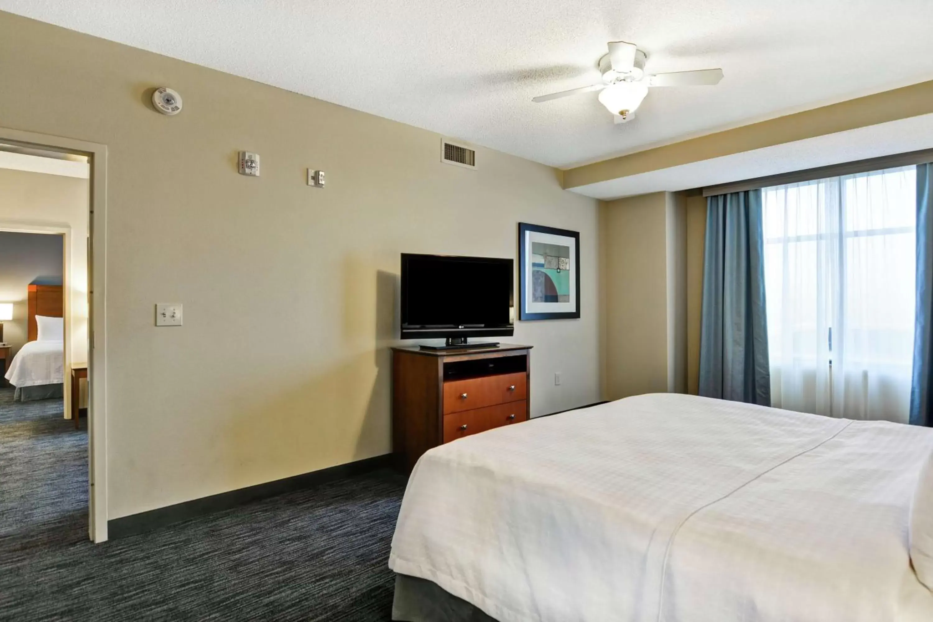 Bedroom, TV/Entertainment Center in Homewood Suites Mobile East Bay/Daphne