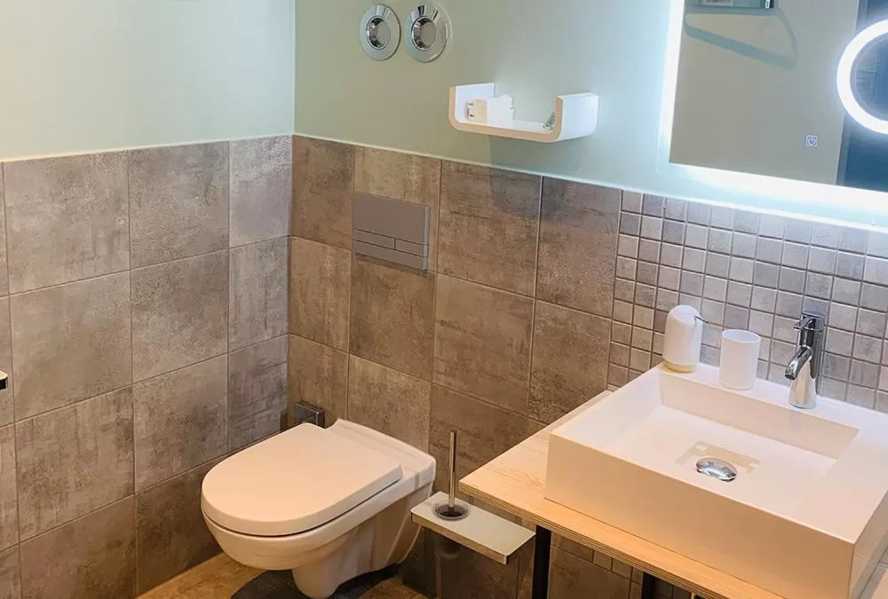 Bathroom in BESOTEL Mettmann