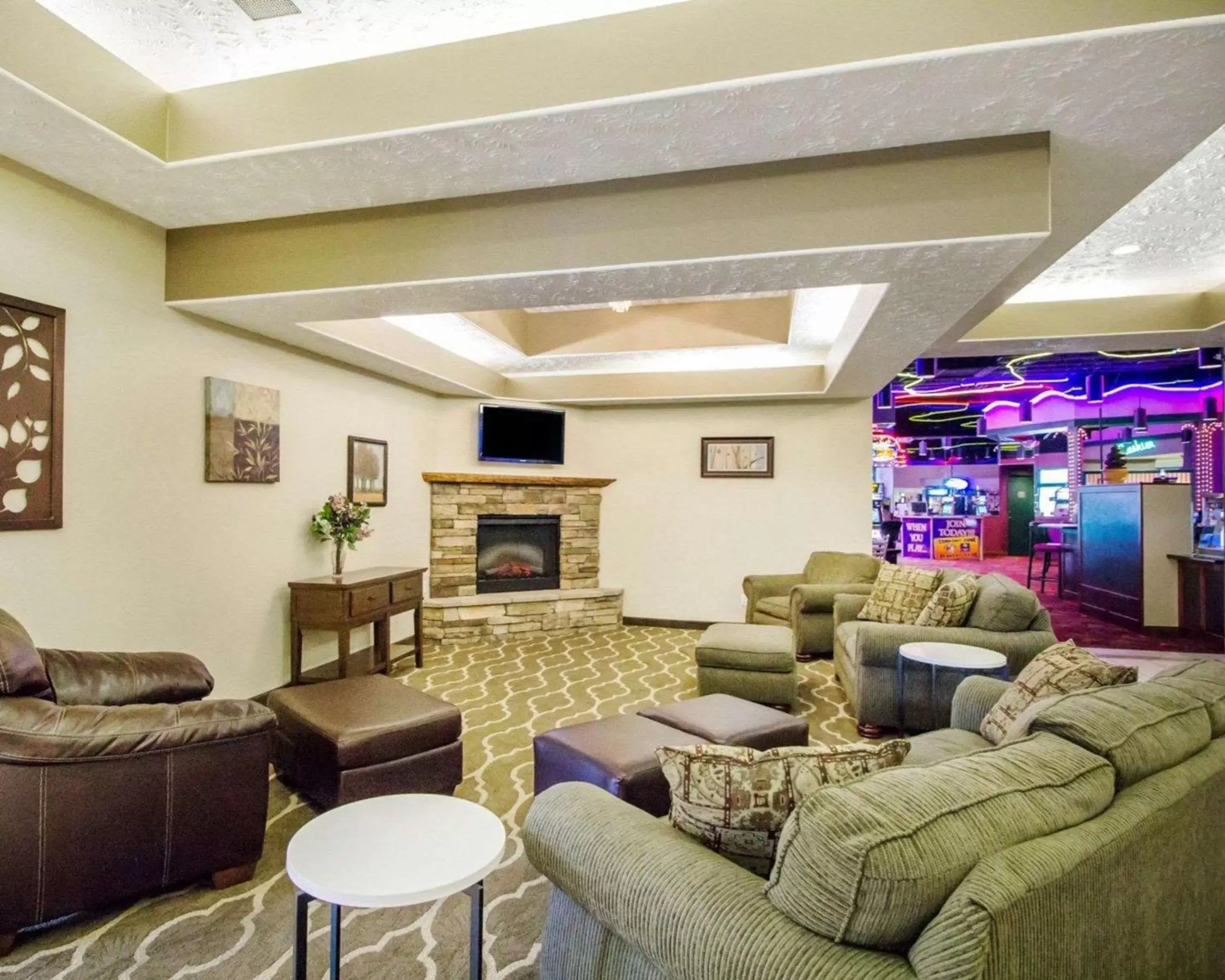 Lobby or reception, Lounge/Bar in Comfort Inn & Suites Hotel in the Black Hills