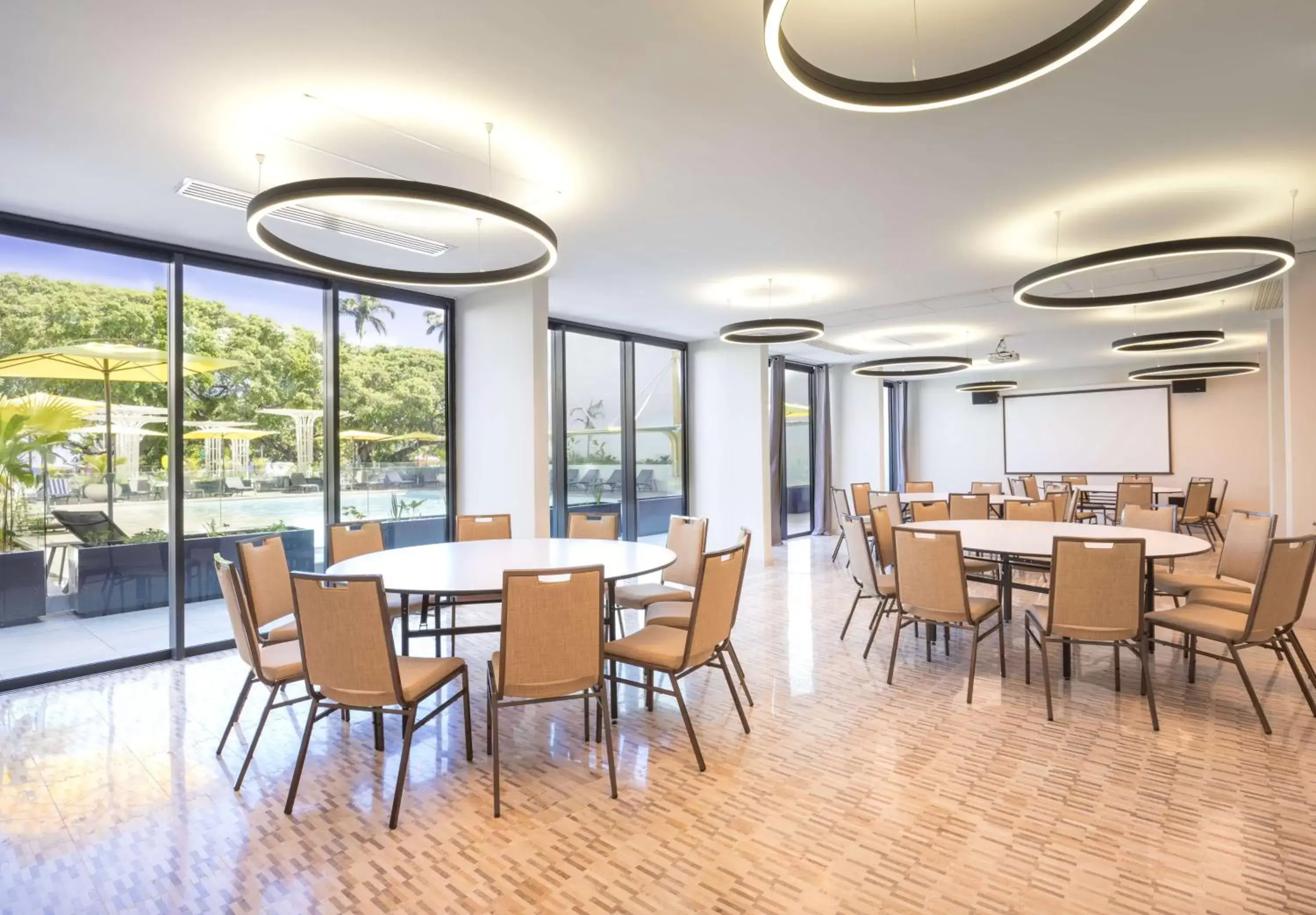 Meeting/conference room, Restaurant/Places to Eat in Radisson Hotel Saint Denis, La Reunion