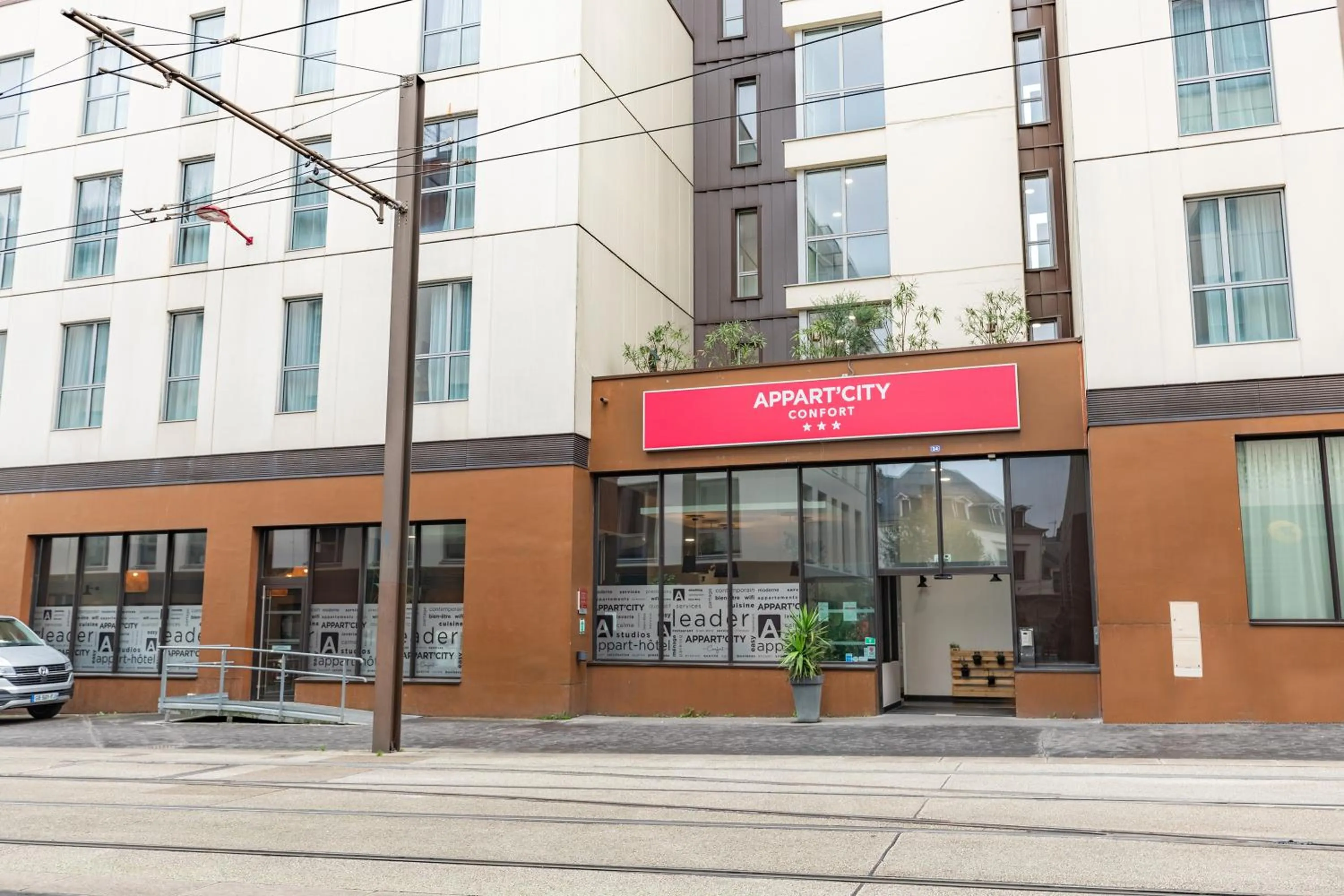 Facade/entrance in Appart'City Confort Le Mans Centre