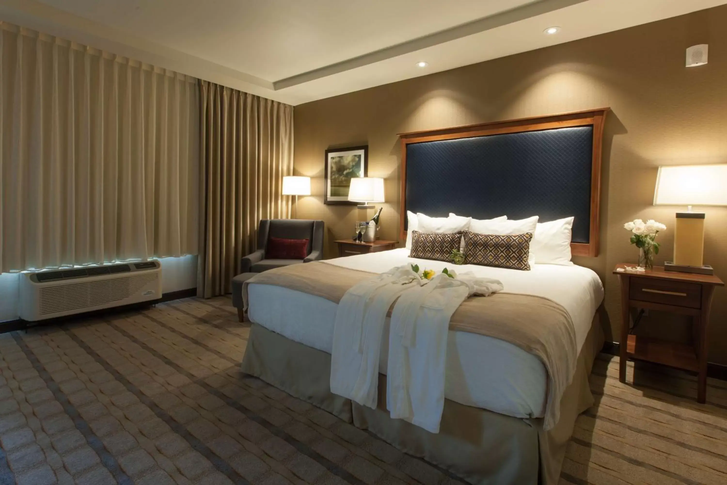 Deluxe King Suite - Garden View/Non-Smoking in Best Western Premier Boulder Falls Inn Deluxe King Suite - Garden View/Non-Smoking in Best Western Premier Boulder Falls Inn