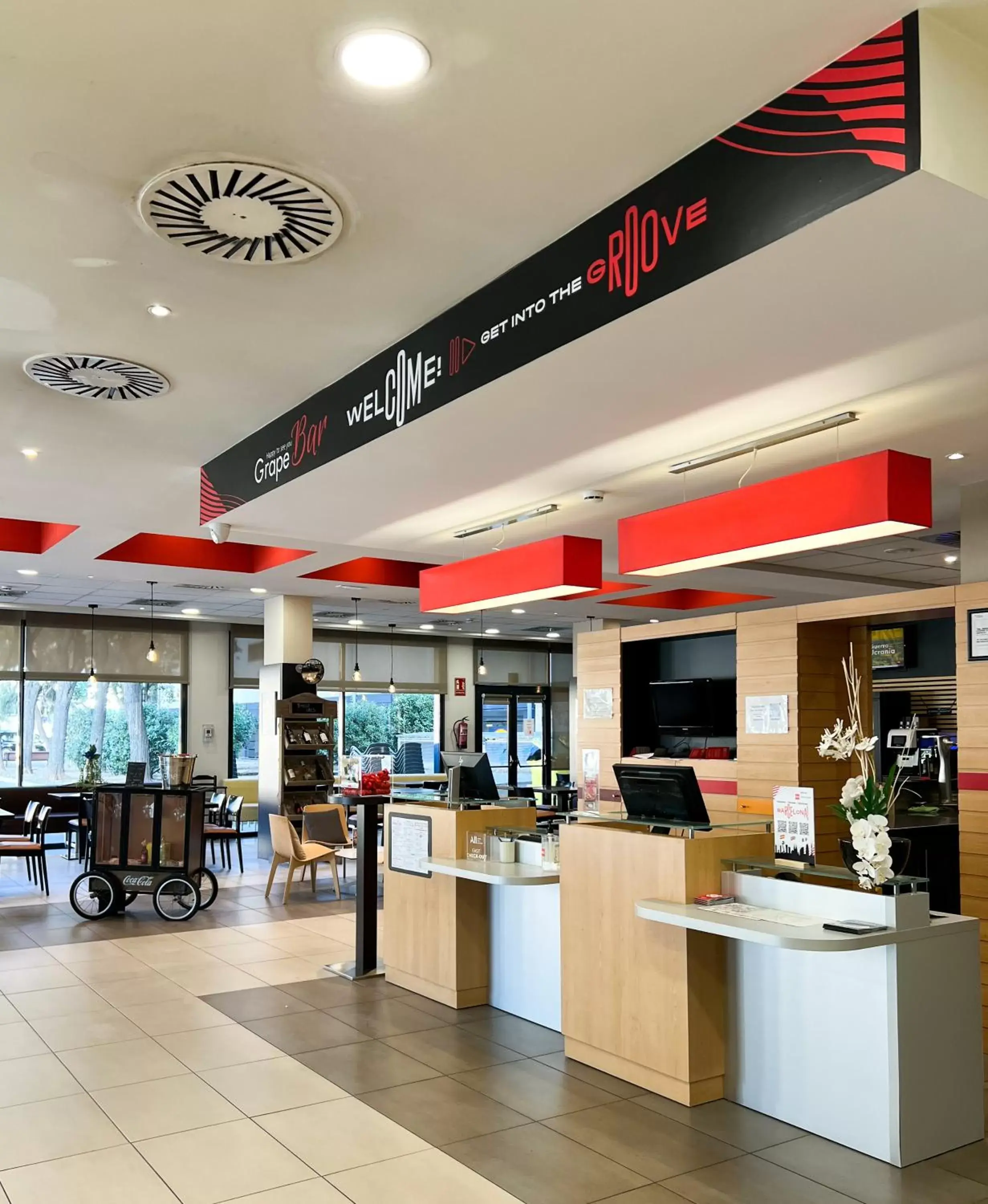 Lobby or reception, Restaurant/Places to Eat in Ibis Ripollet