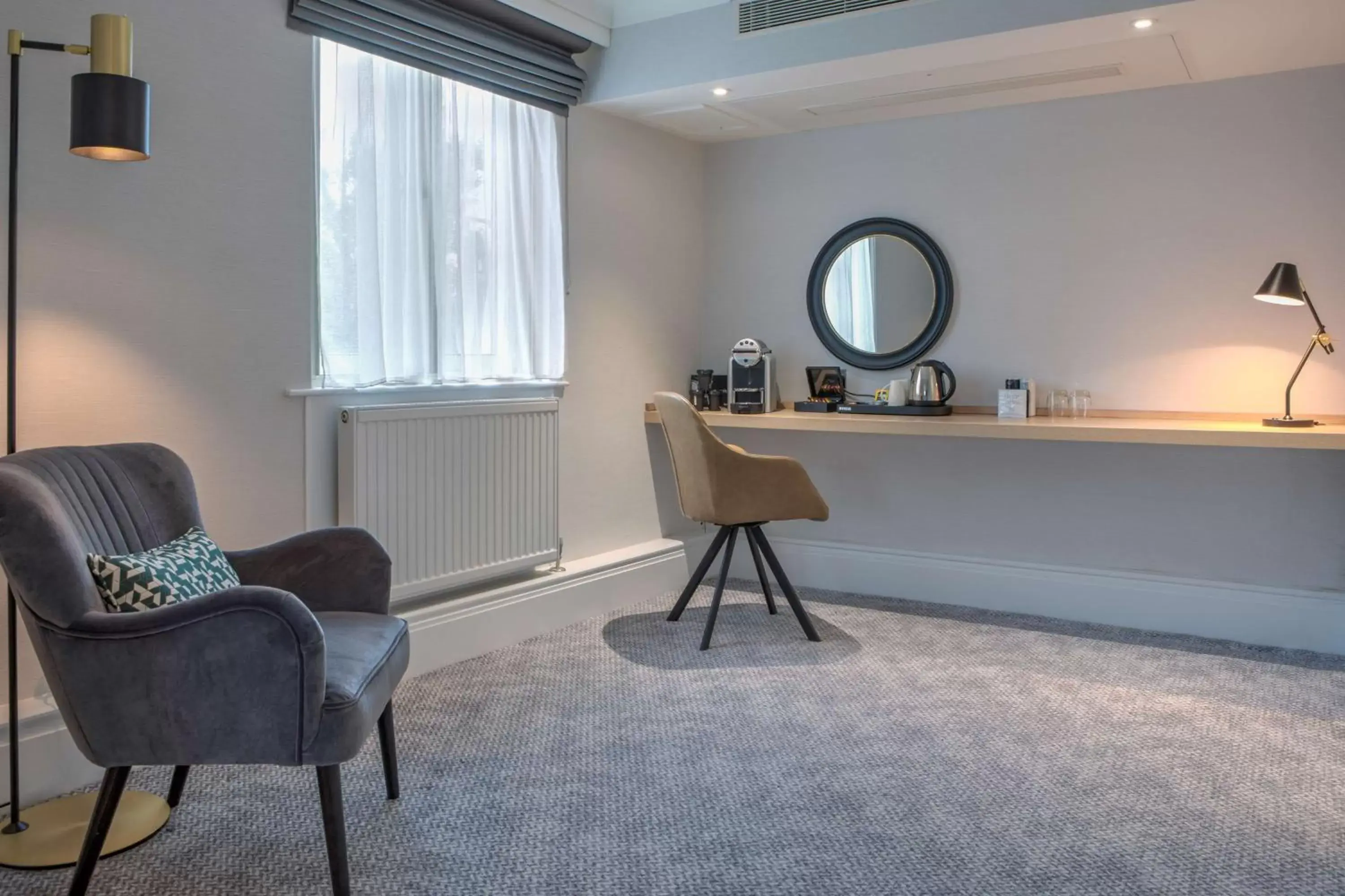 Bedroom, Seating Area in DoubleTree by Hilton London Elstree