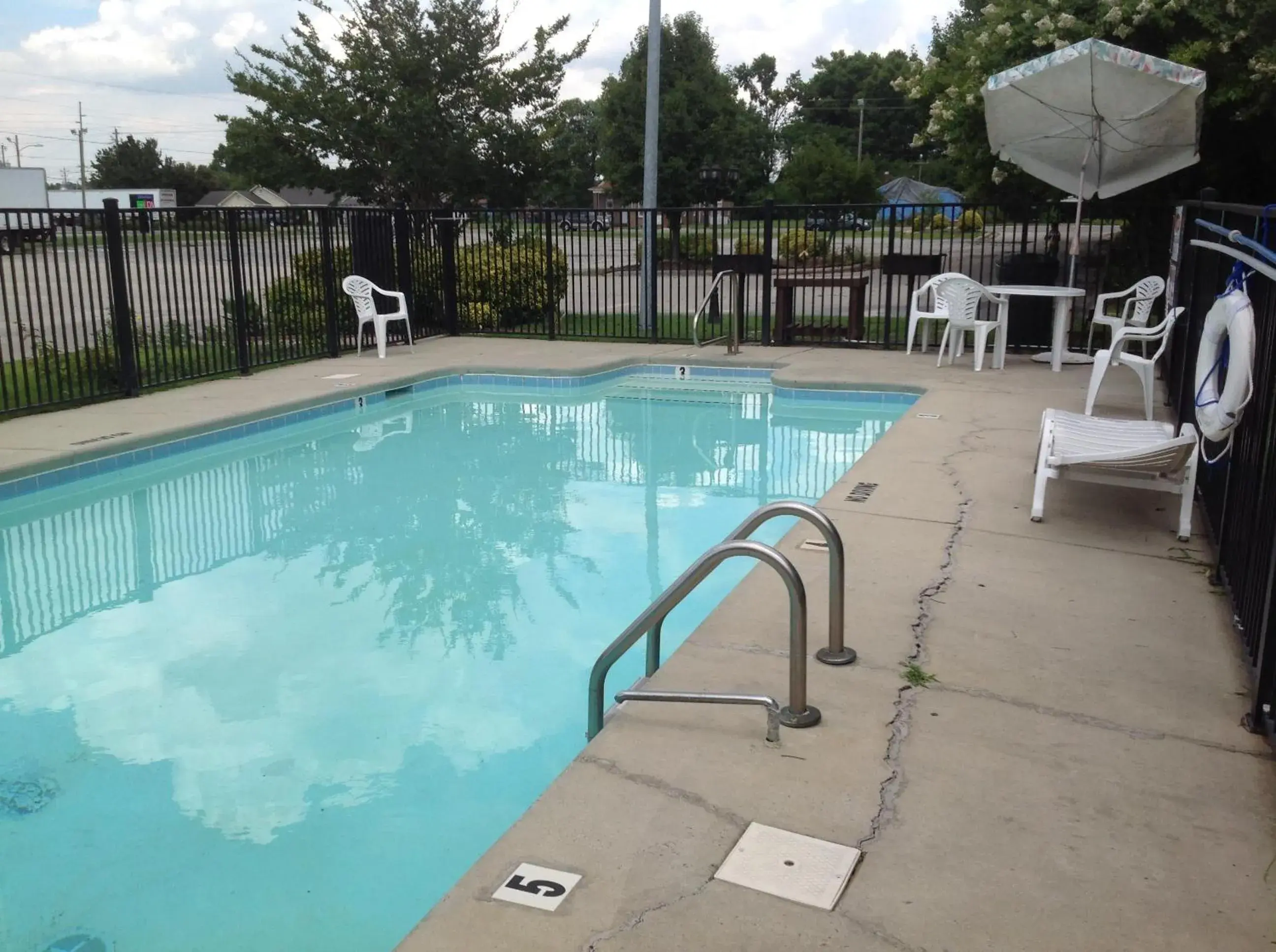 Swimming Pool in Days Inn by Wyndham Clinton