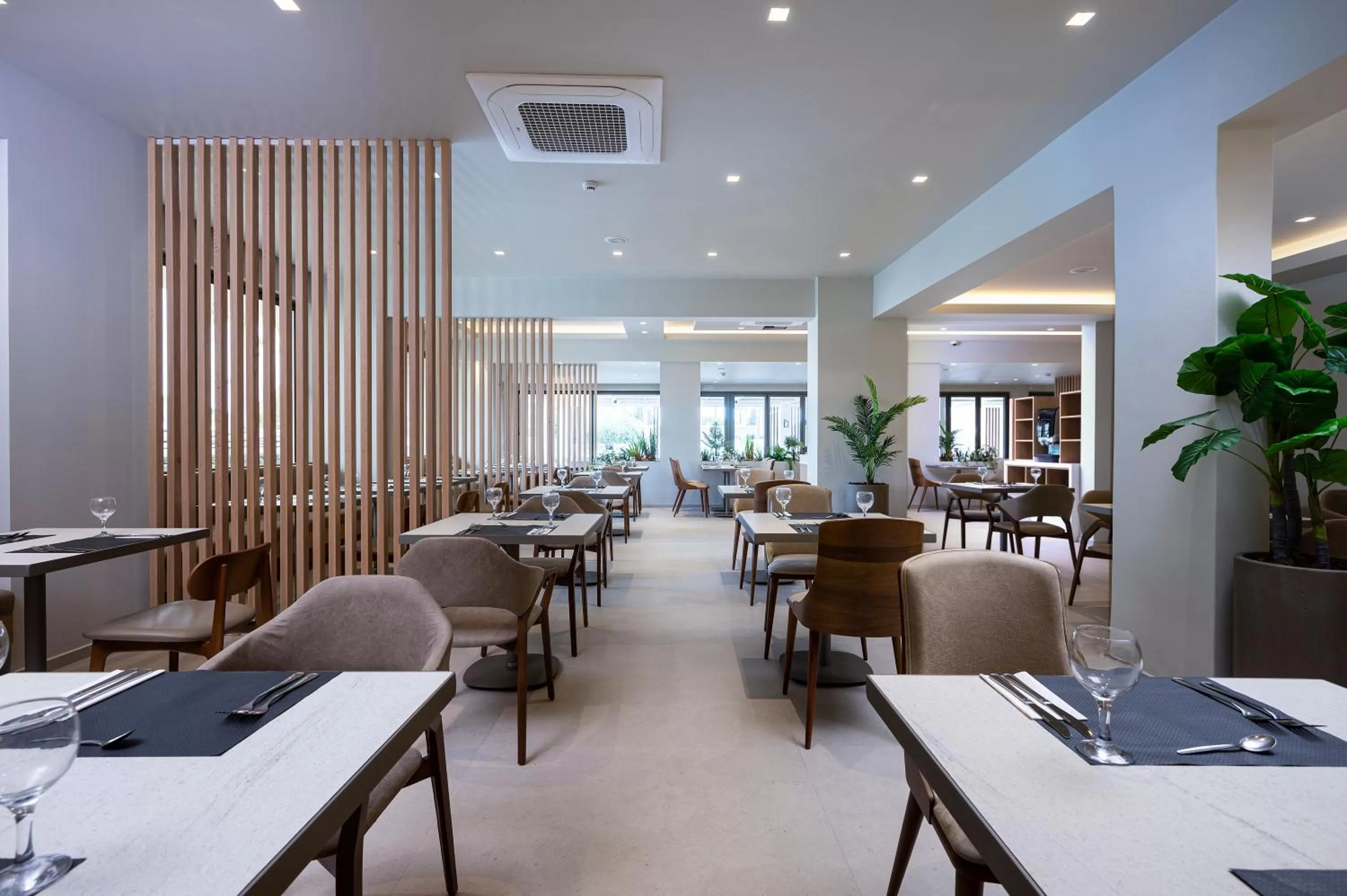 Restaurant/places to eat in Apollon Hotel