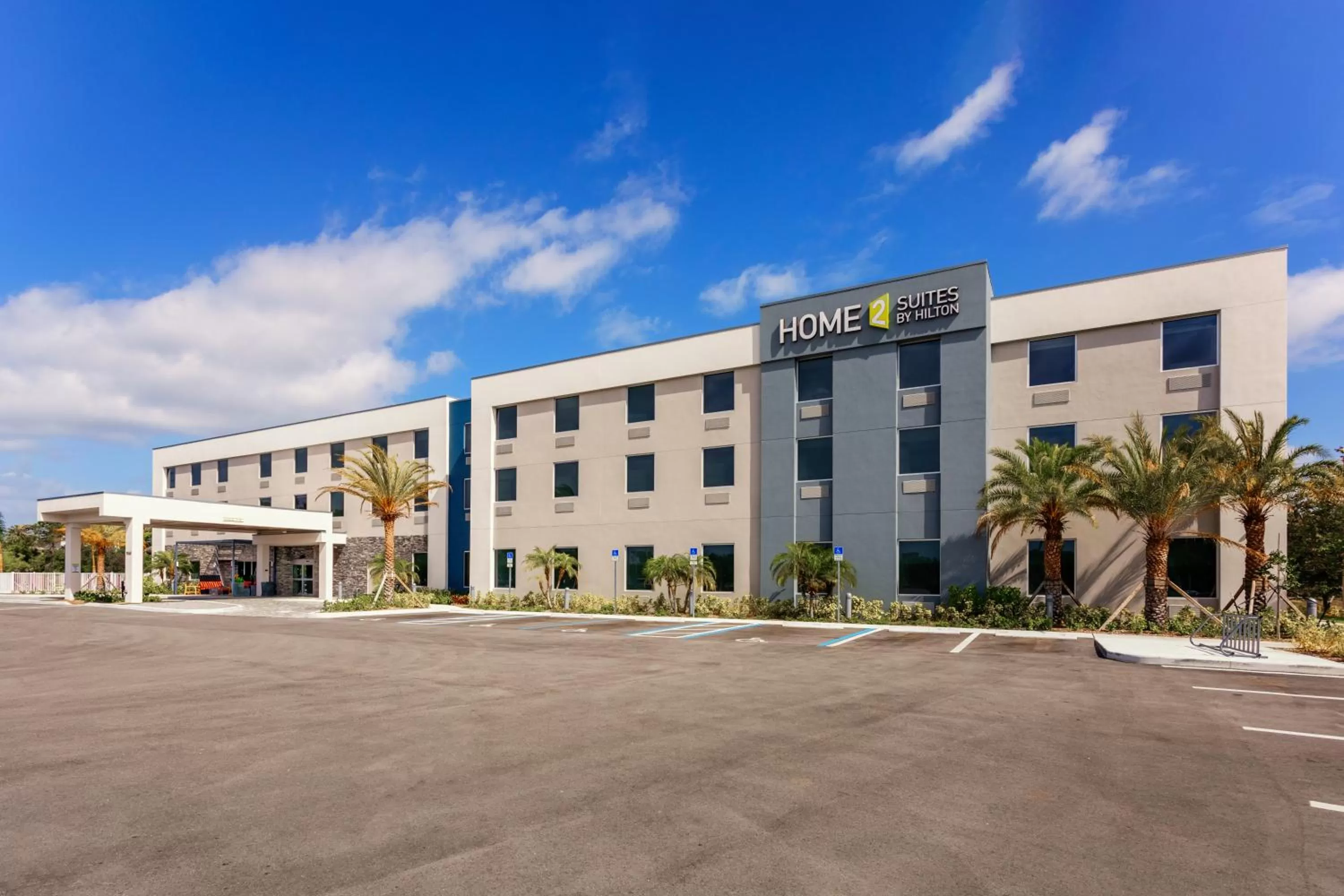Property building in Home2 Suites By Hilton Vero Beach I-95