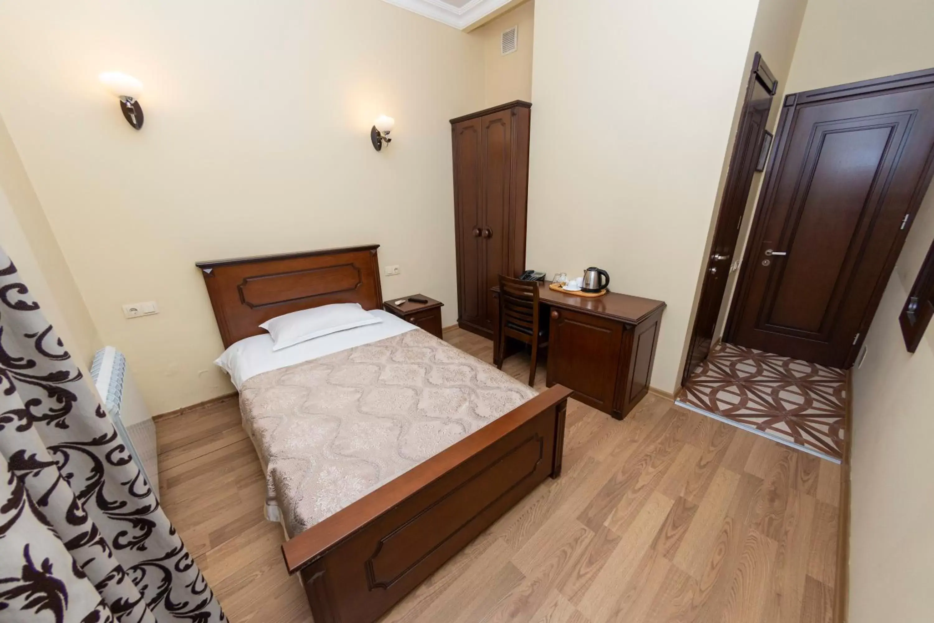 Single Room with Balcony in Eiffel Hotel Single Room with Balcony in Eiffel Hotel