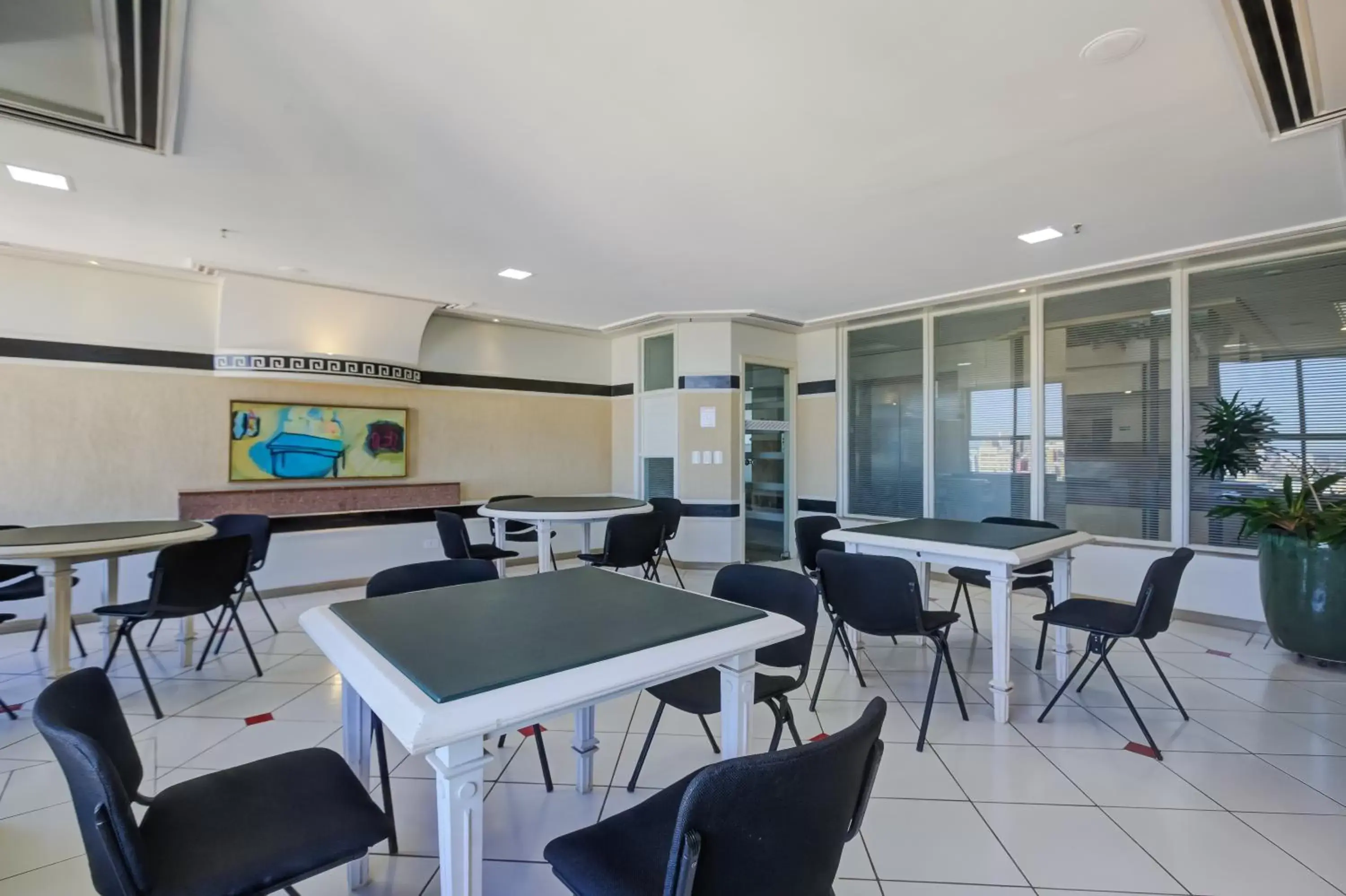 Game Room, Restaurant/Places to Eat in Slaviero Londrina Flat