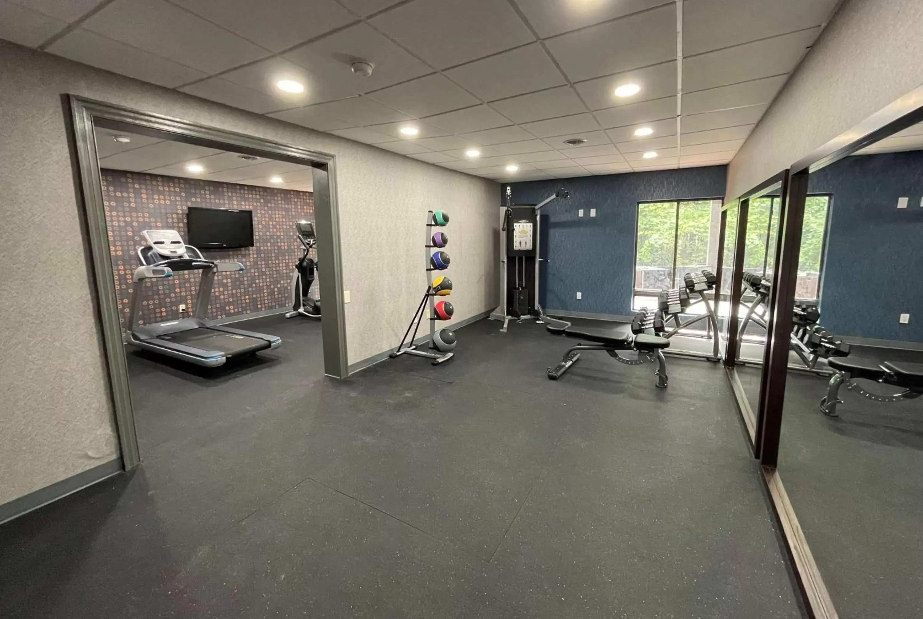 Fitness centre/facilities, Fitness Center/Facilities in La Quinta Inn & Suites by Wyndham Fayetteville I-95