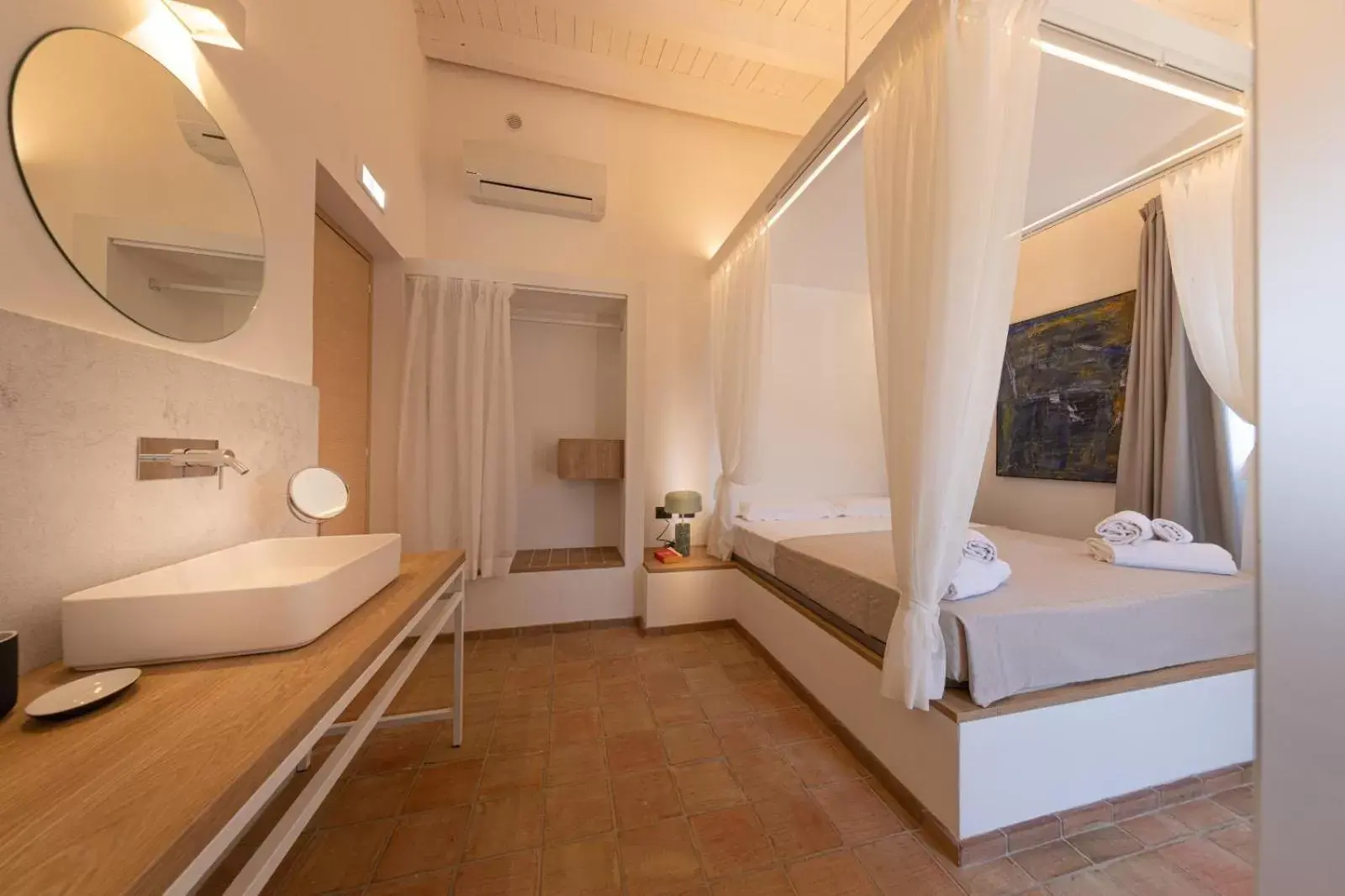 Bed, Bathroom in Villa Totò Resort