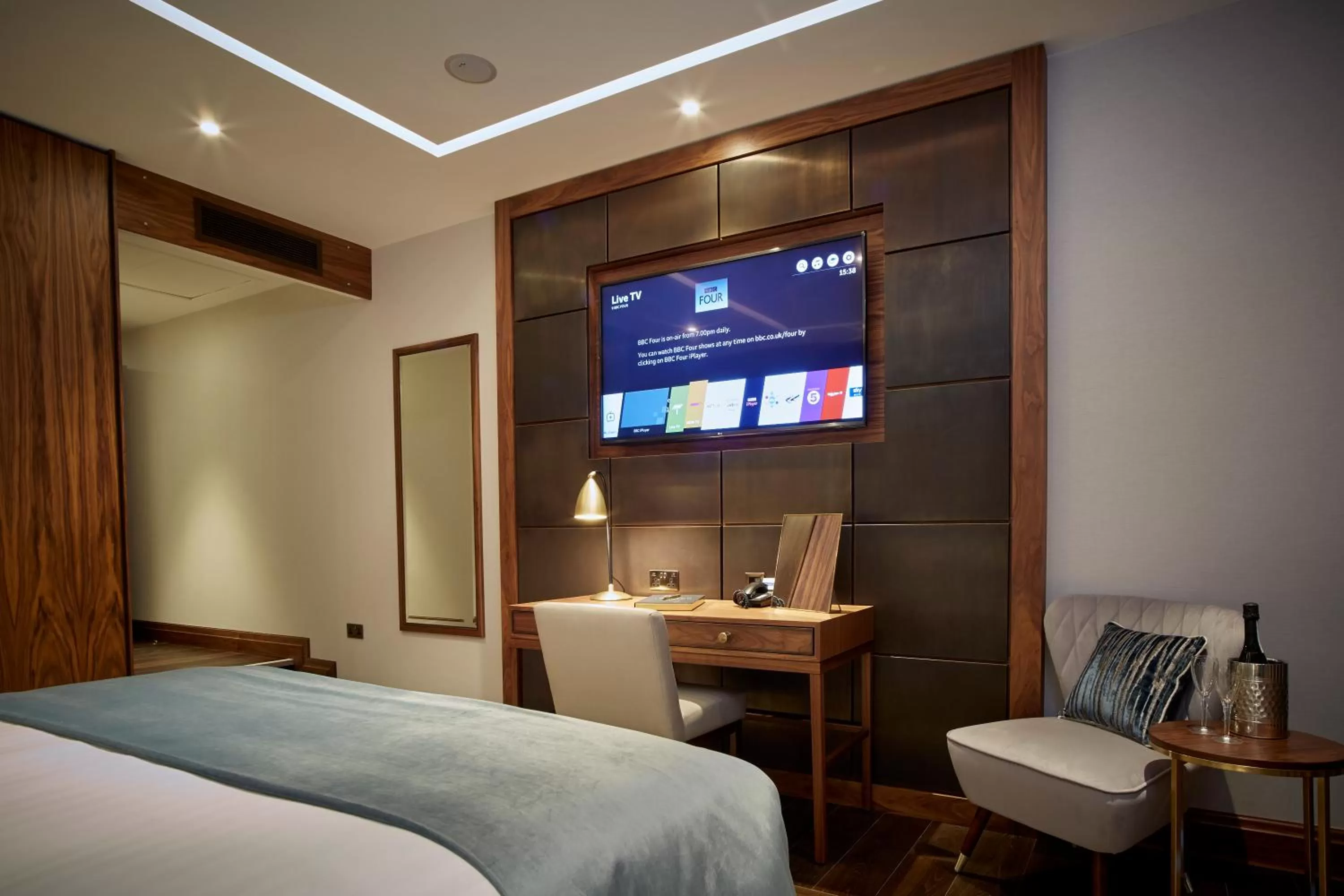 TV and multimedia, Bed in The Hotel at Mill Farm