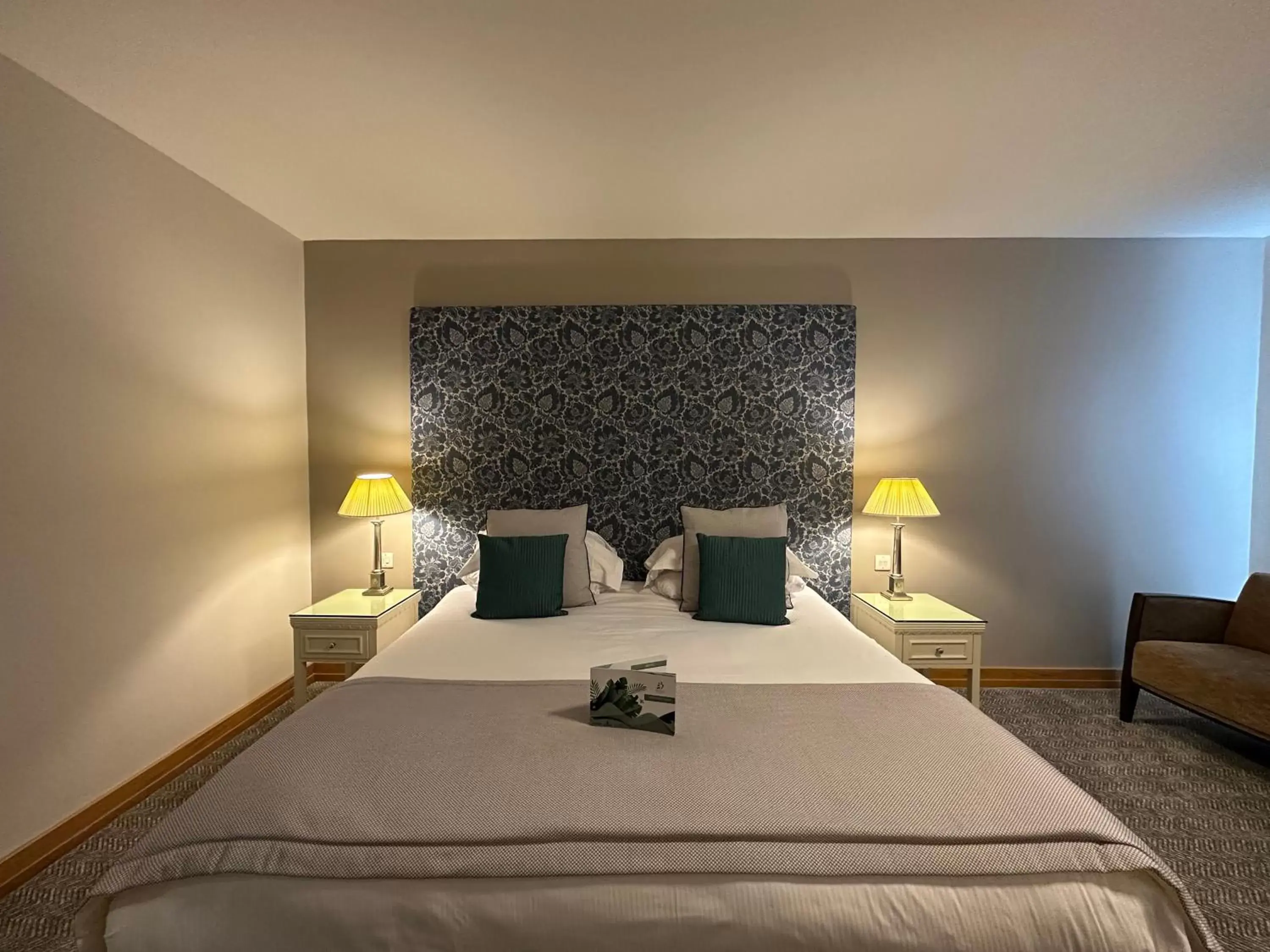 Bedroom, Bed in Bicester Hotel, Golf & Spa