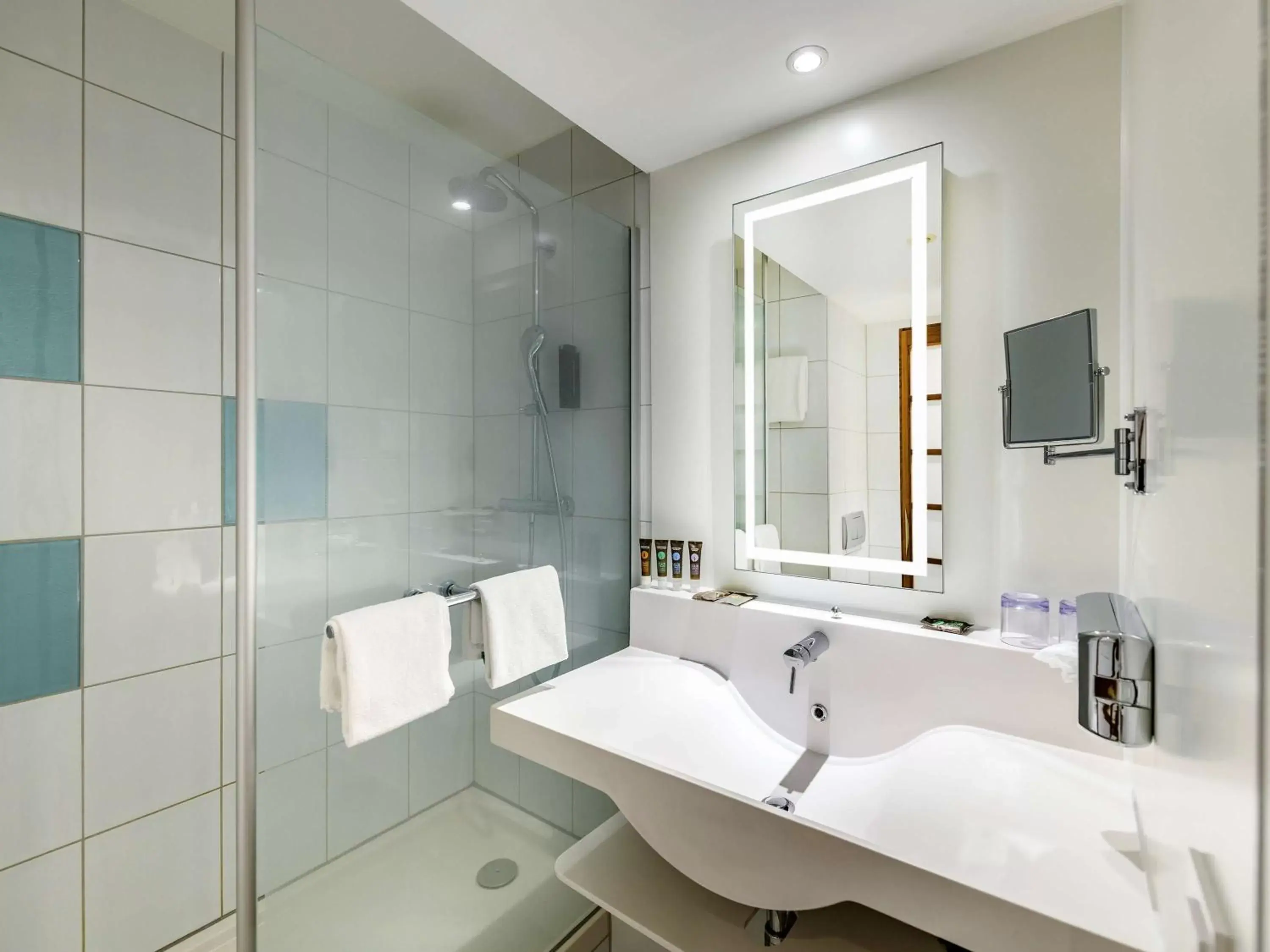 Photo of the whole room, Bathroom in Novotel Zurich City West