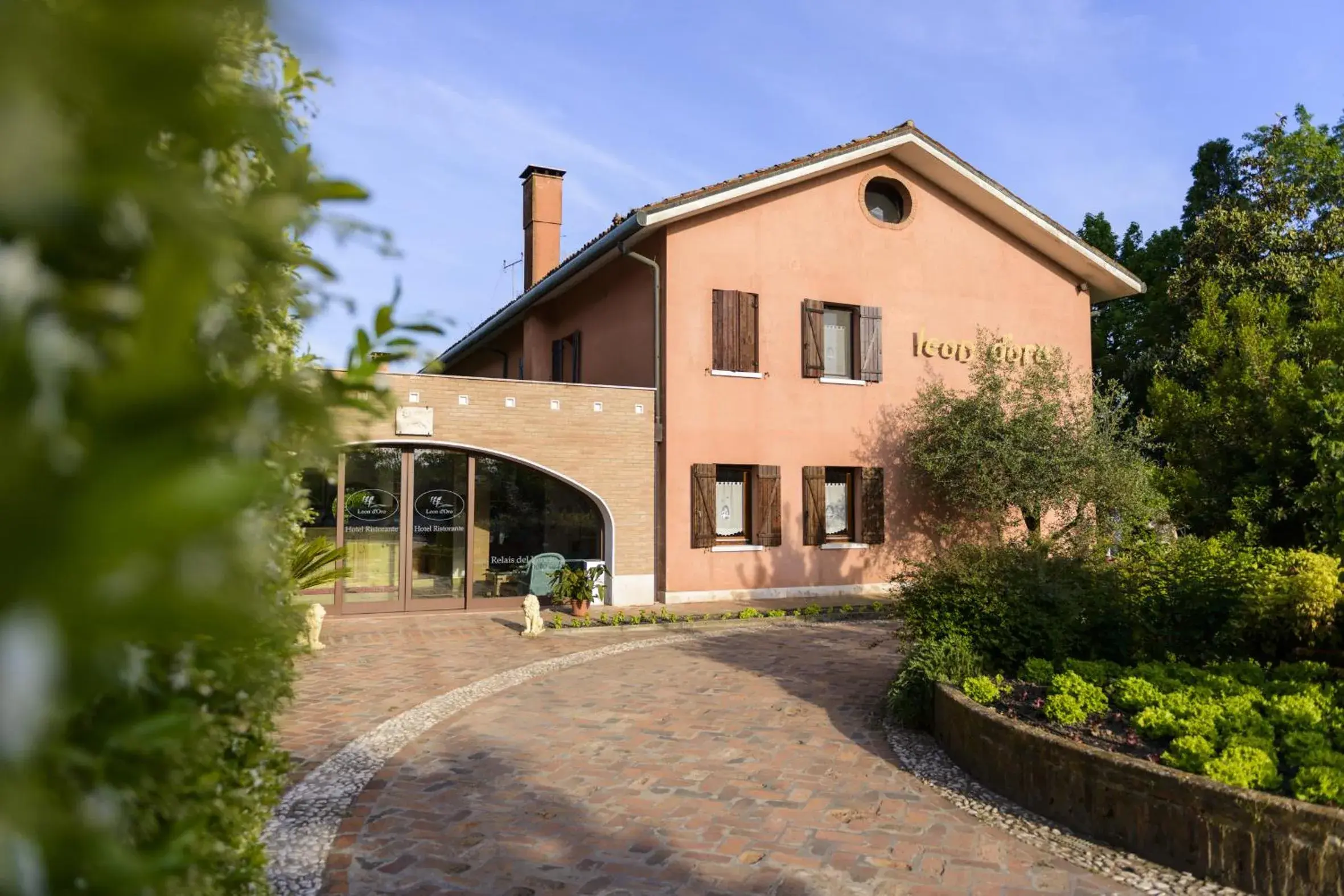 Facade/entrance, Property Building in Relais Leon d'Oro