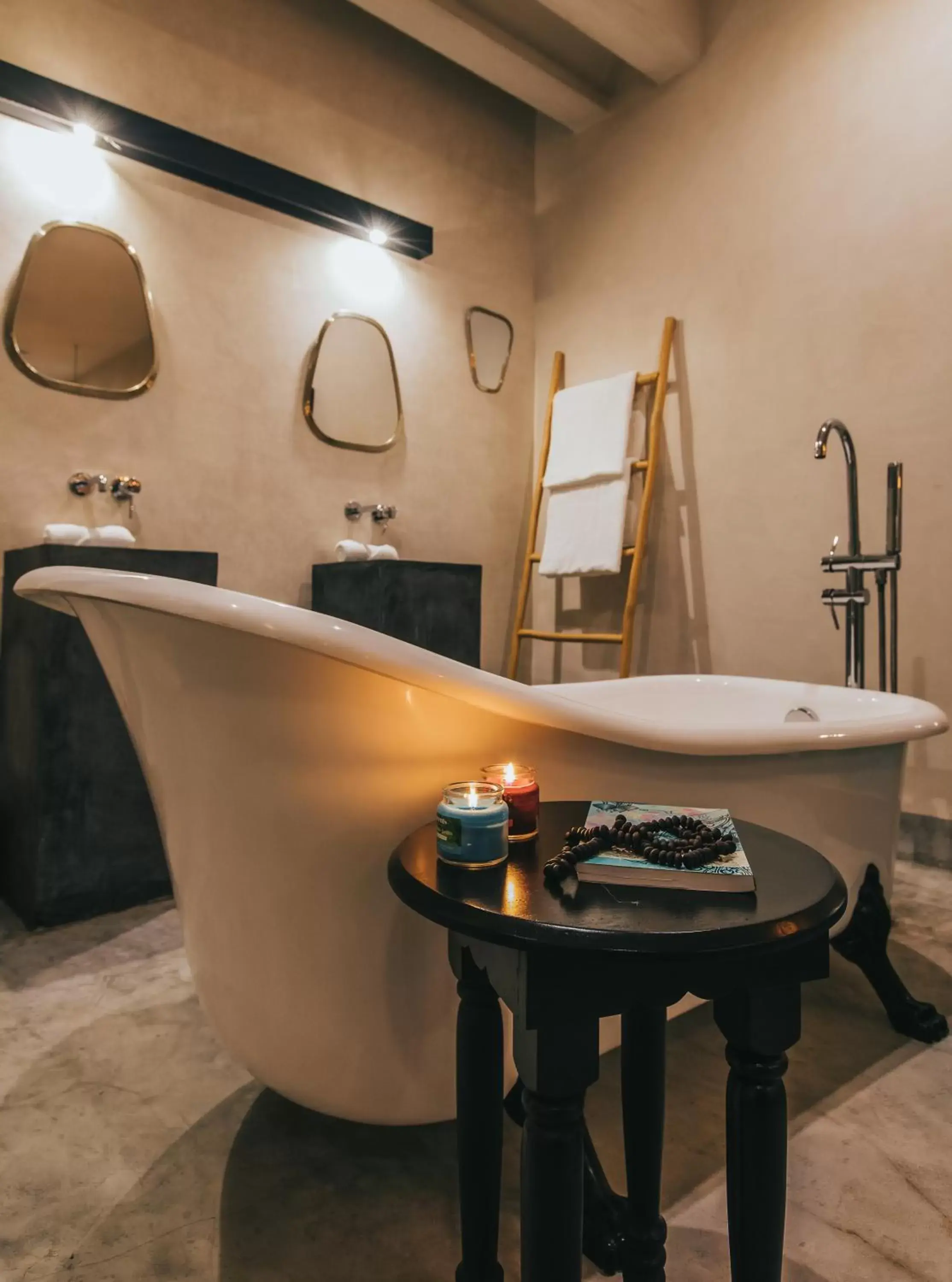 Bath, Bathroom in Ambre & Epices Jungle Hotel & Spa