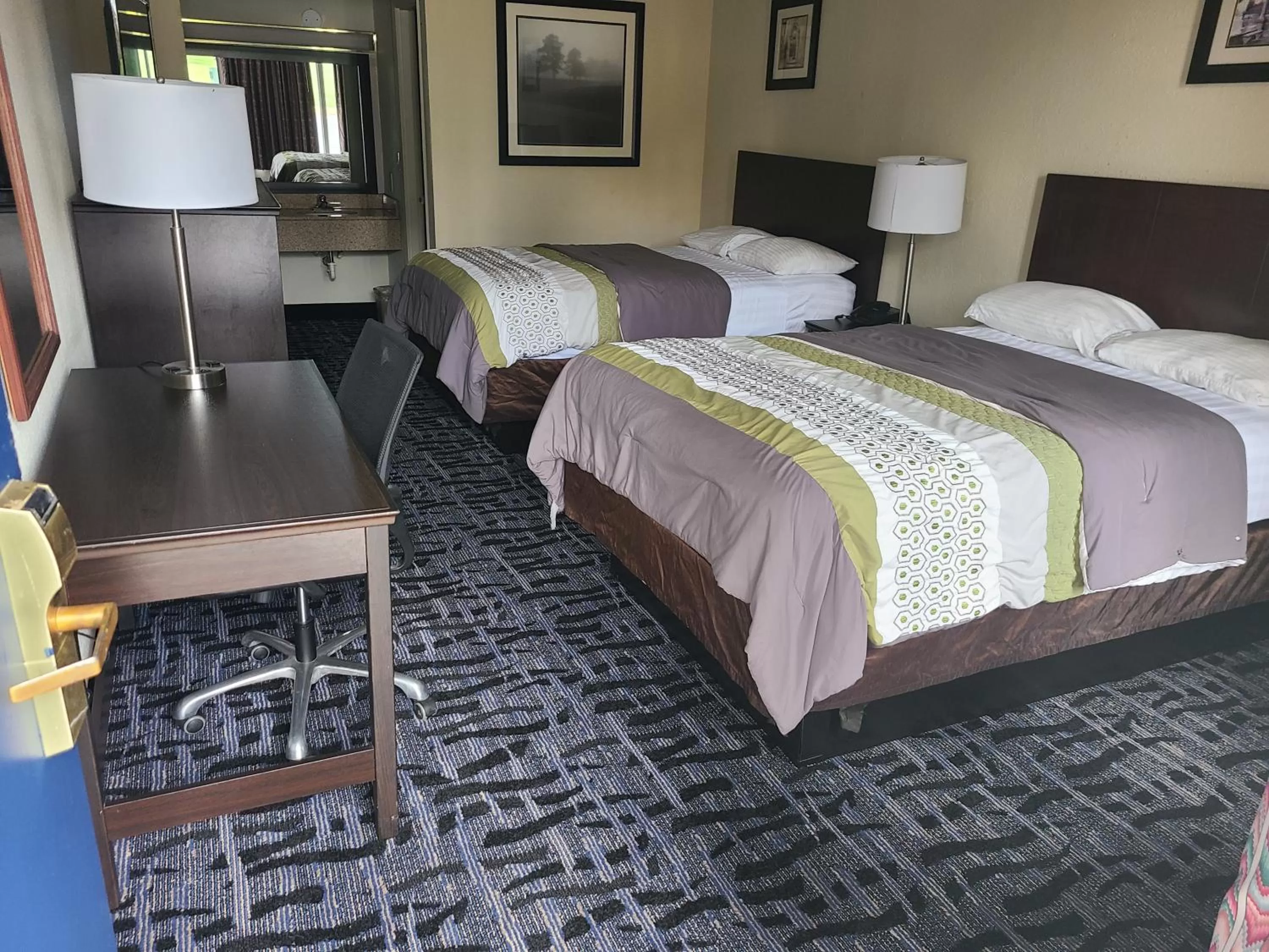 Bed in Scottish Inns Manchester