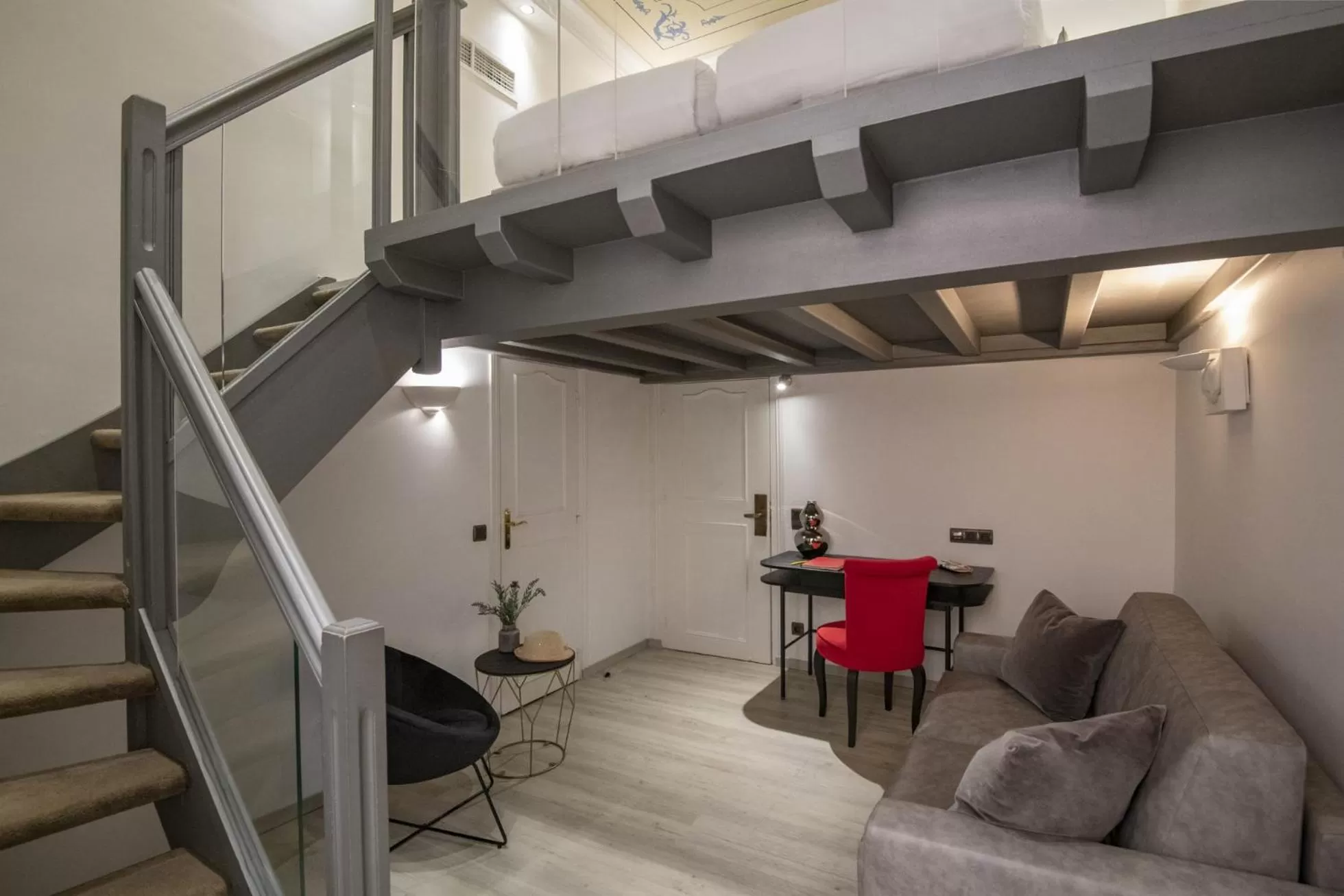 Photo of the whole room in GOLDEN TULIP CANNES HOTEL de PARIS