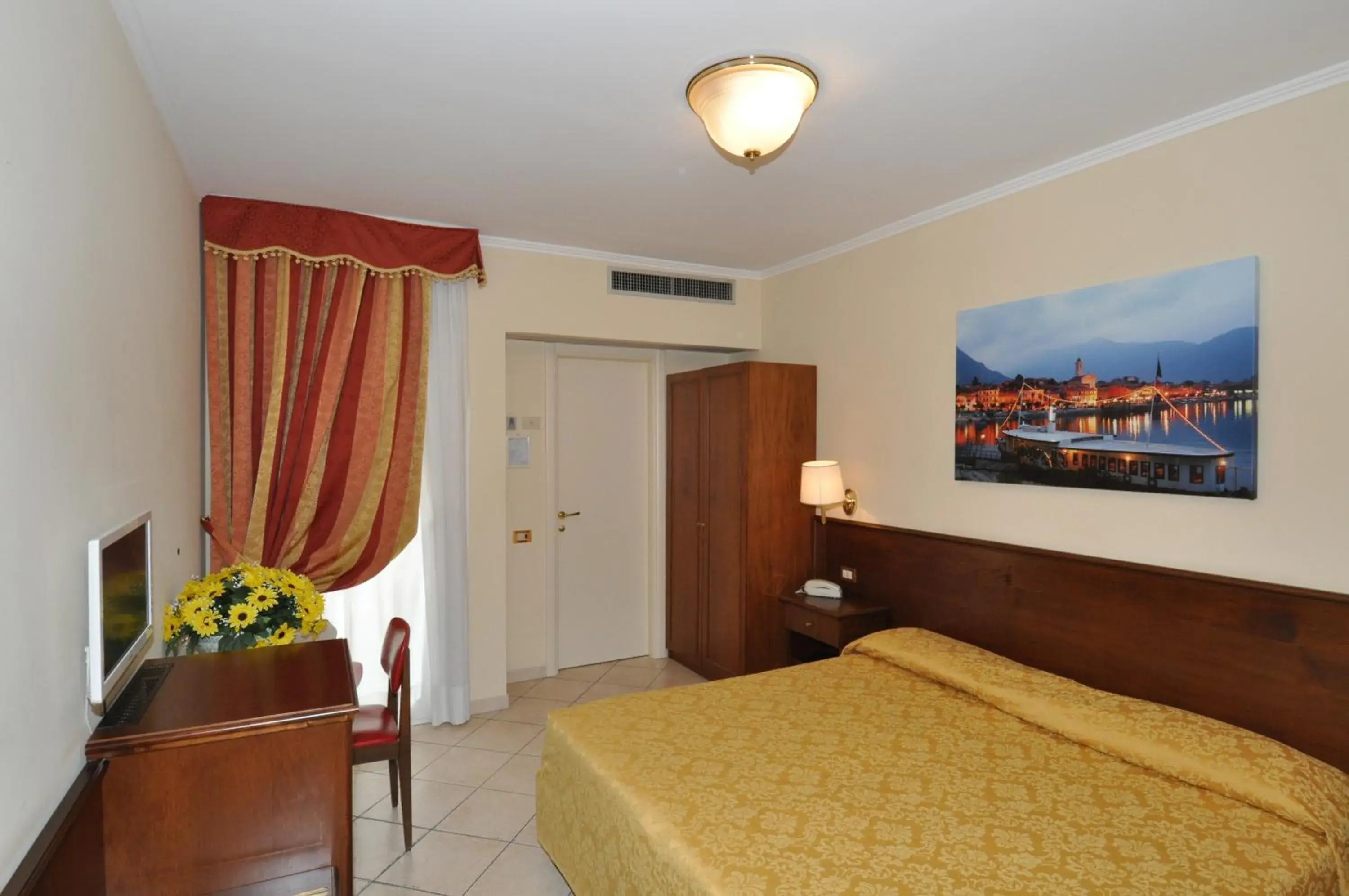 Bed in Hotel Moderno