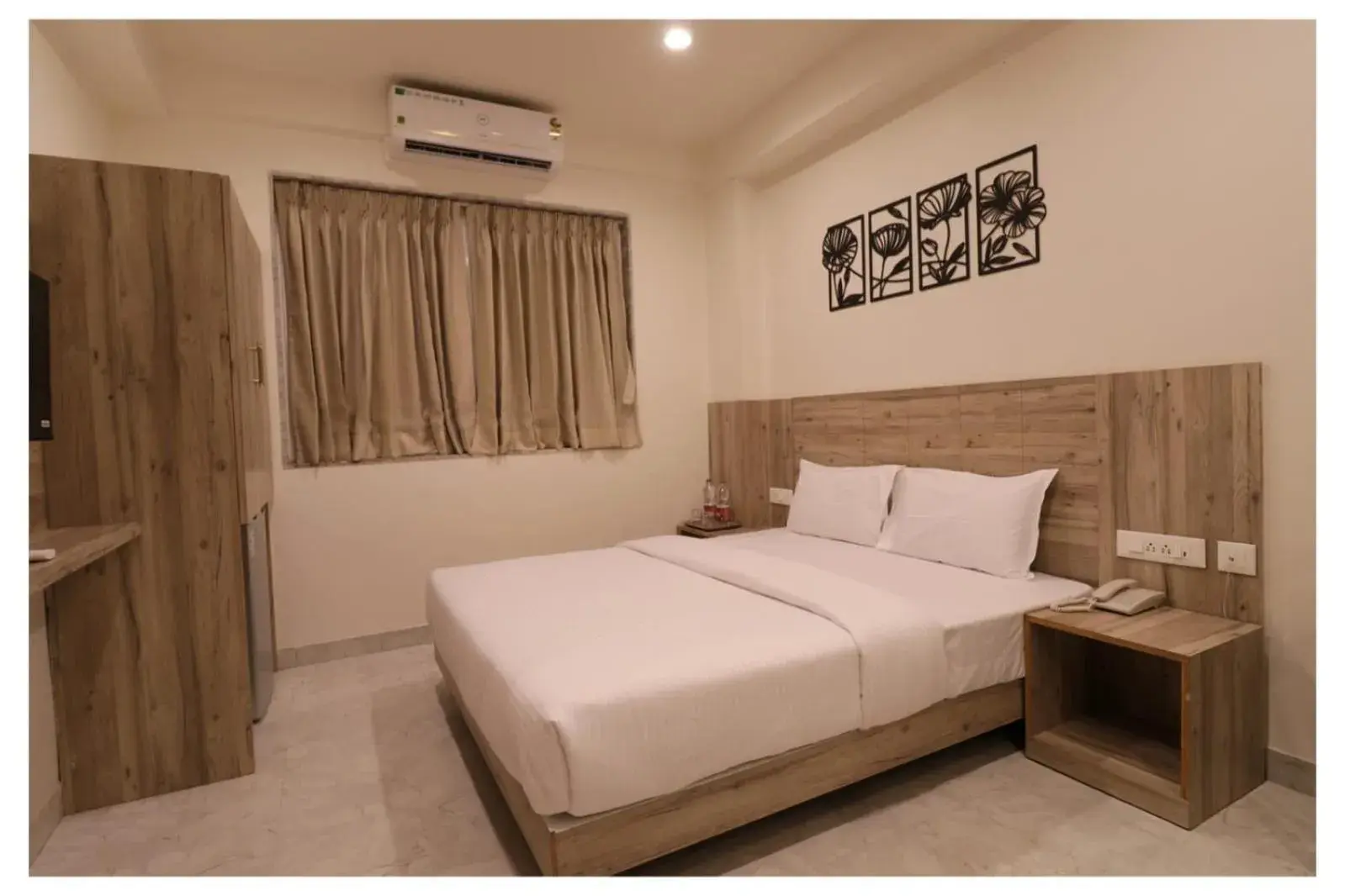 View (from property/room), Bed in Hotel Jay Palace Inn View (from property/room), Bed in Hotel Jay Palace Inn