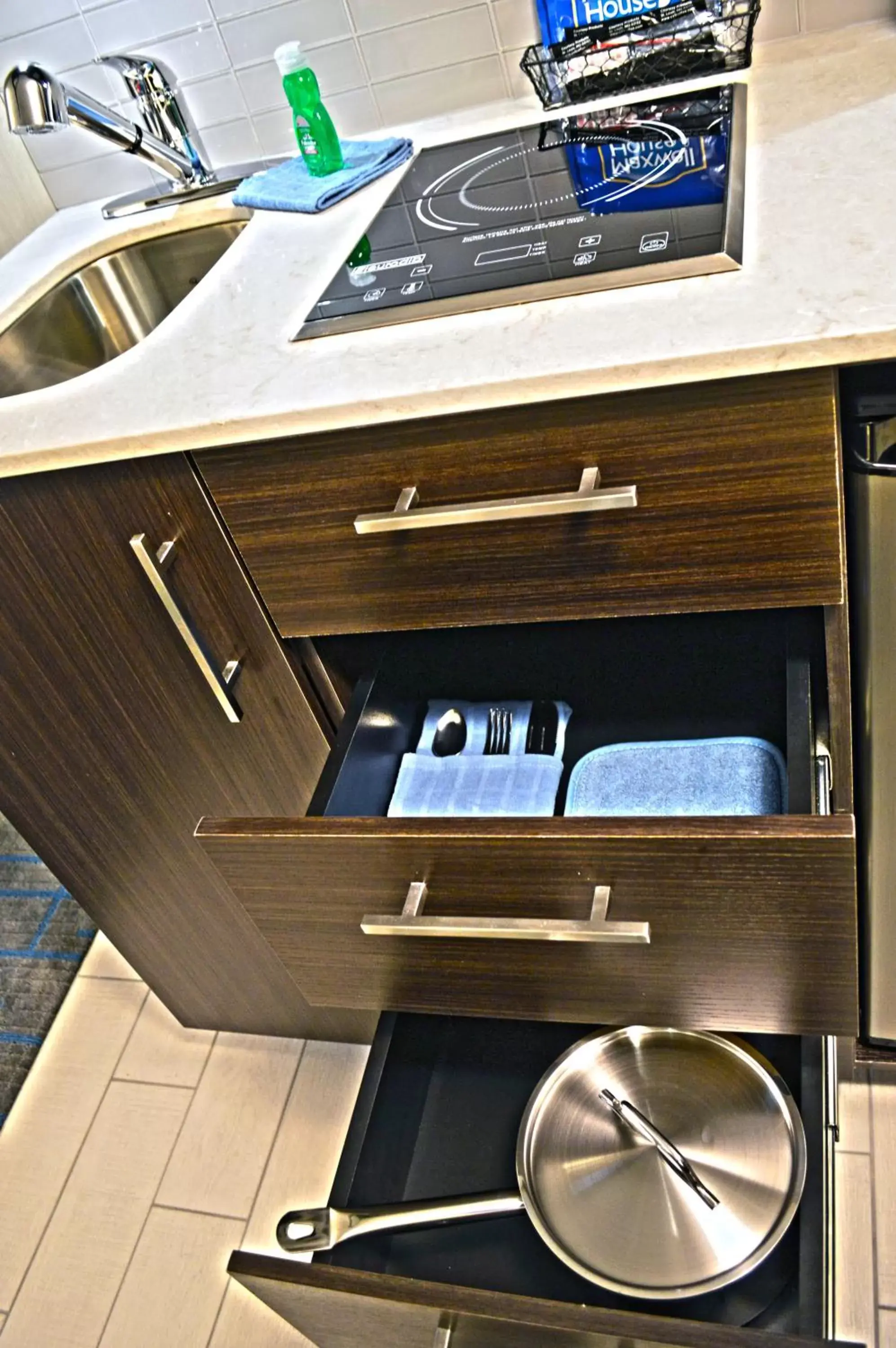 Kitchen or kitchenette in Holiday Inn & Suites Syracuse Airport - Liverpool, an IHG Hotel