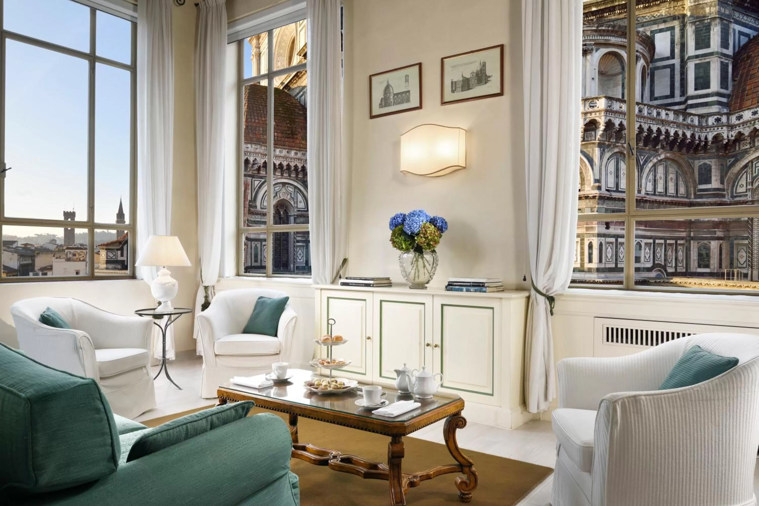 Seating area in Palazzo Niccolini al Duomo Residenza D'Epoca