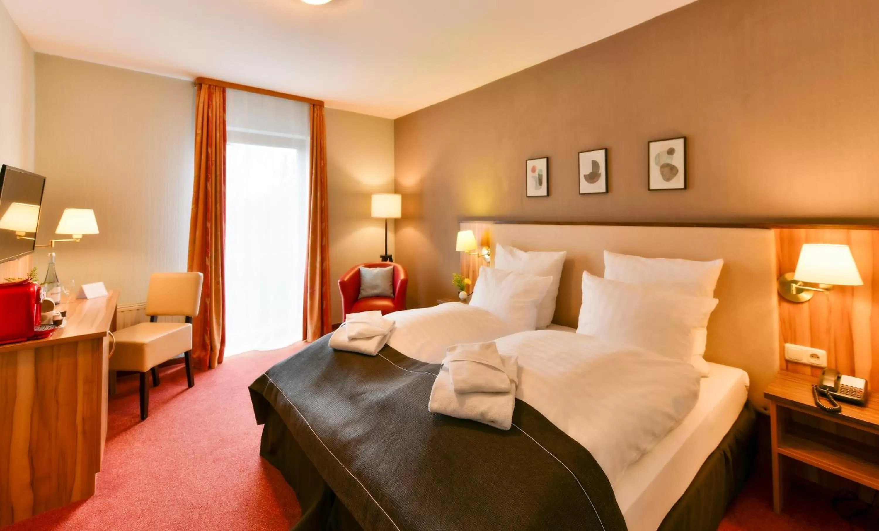 Photo of the whole room, Bed in City Hotel Meckenheim